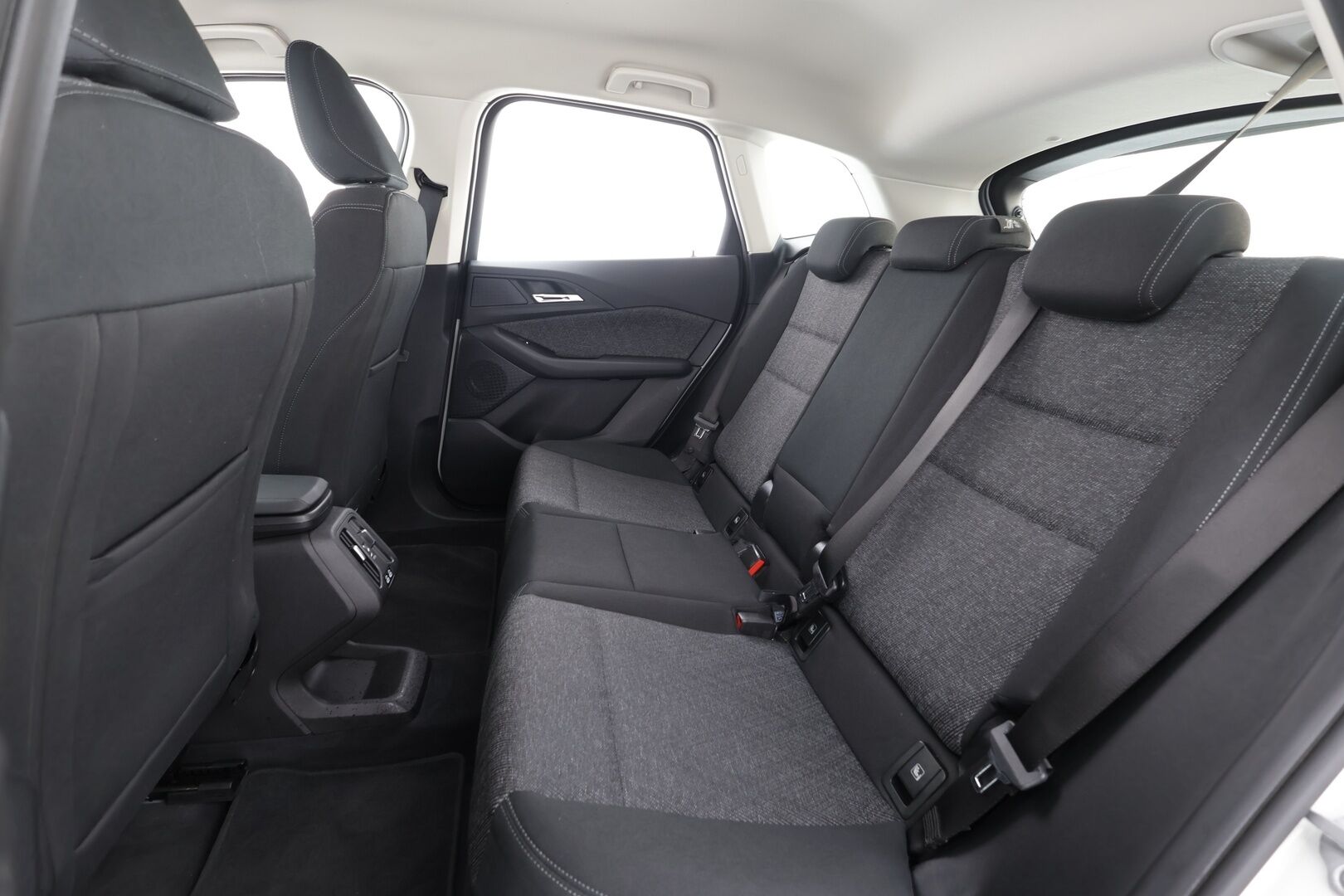 BMW 225 2023 U06 Active Tourer 225e xDrive Charged Edition * Vakkari / P.kamera / Navi / Ratinlämmitin / Sähköluukku / LED * - 1.Om Suomi-auto / Kahdet renkaat aluvanteilla / Merkkihuollettu