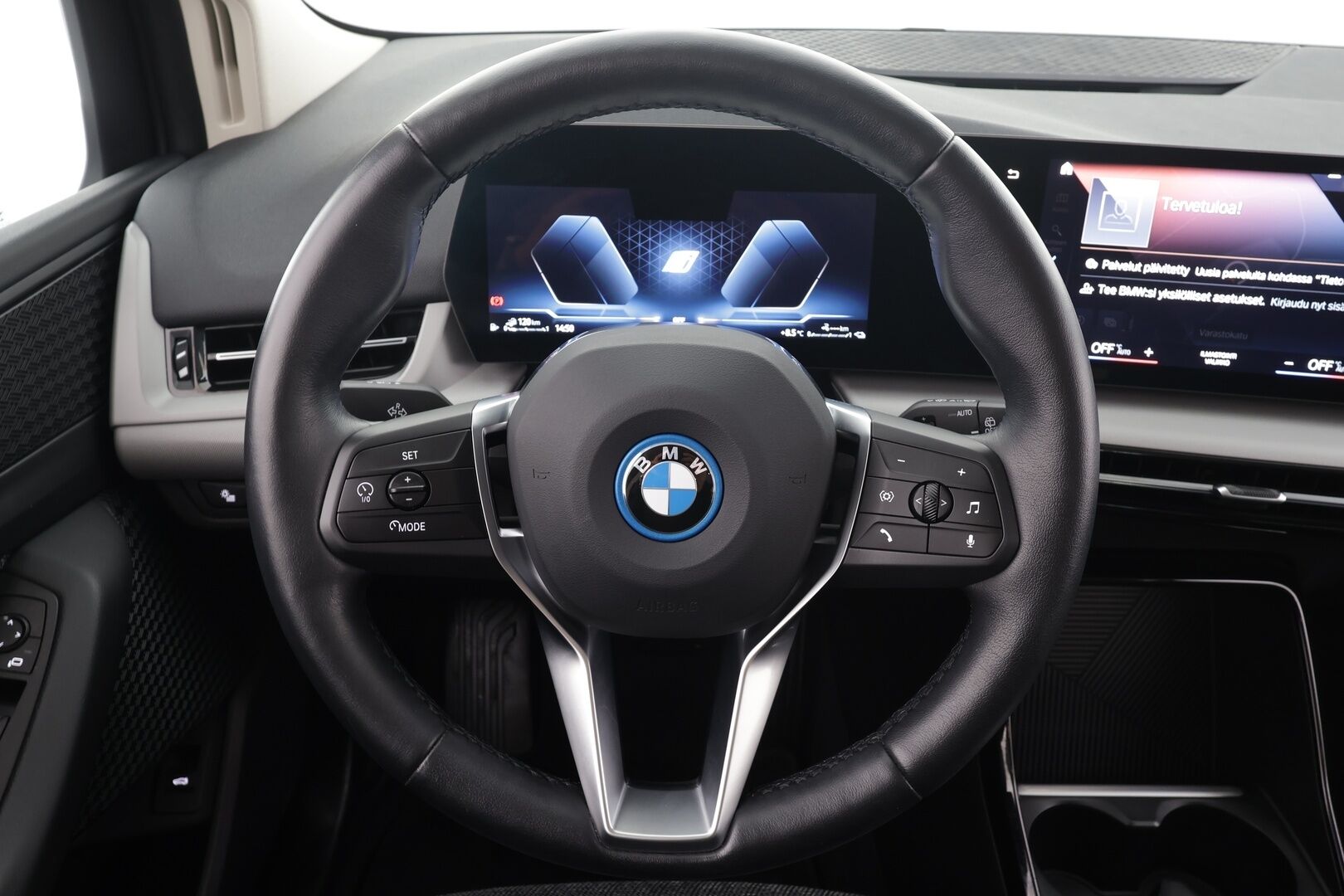 BMW 225 2023 U06 Active Tourer 225e xDrive Charged Edition * Vakkari / P.kamera / Navi / Ratinlämmitin / Sähköluukku / LED * - 1.Om Suomi-auto / Kahdet renkaat aluvanteilla / Merkkihuollettu