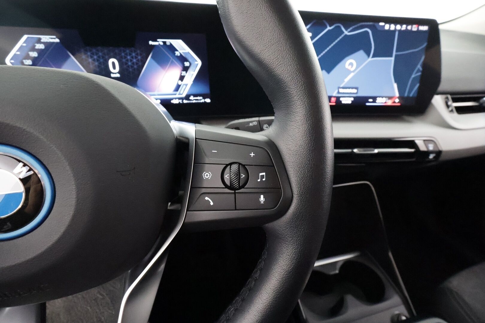 BMW 225 2023 U06 Active Tourer 225e xDrive Charged Edition * Vakkari / P.kamera / Navi / Ratinlämmitin / Sähköluukku / LED * - 1.Om Suomi-auto / Kahdet renkaat aluvanteilla / Merkkihuollettu