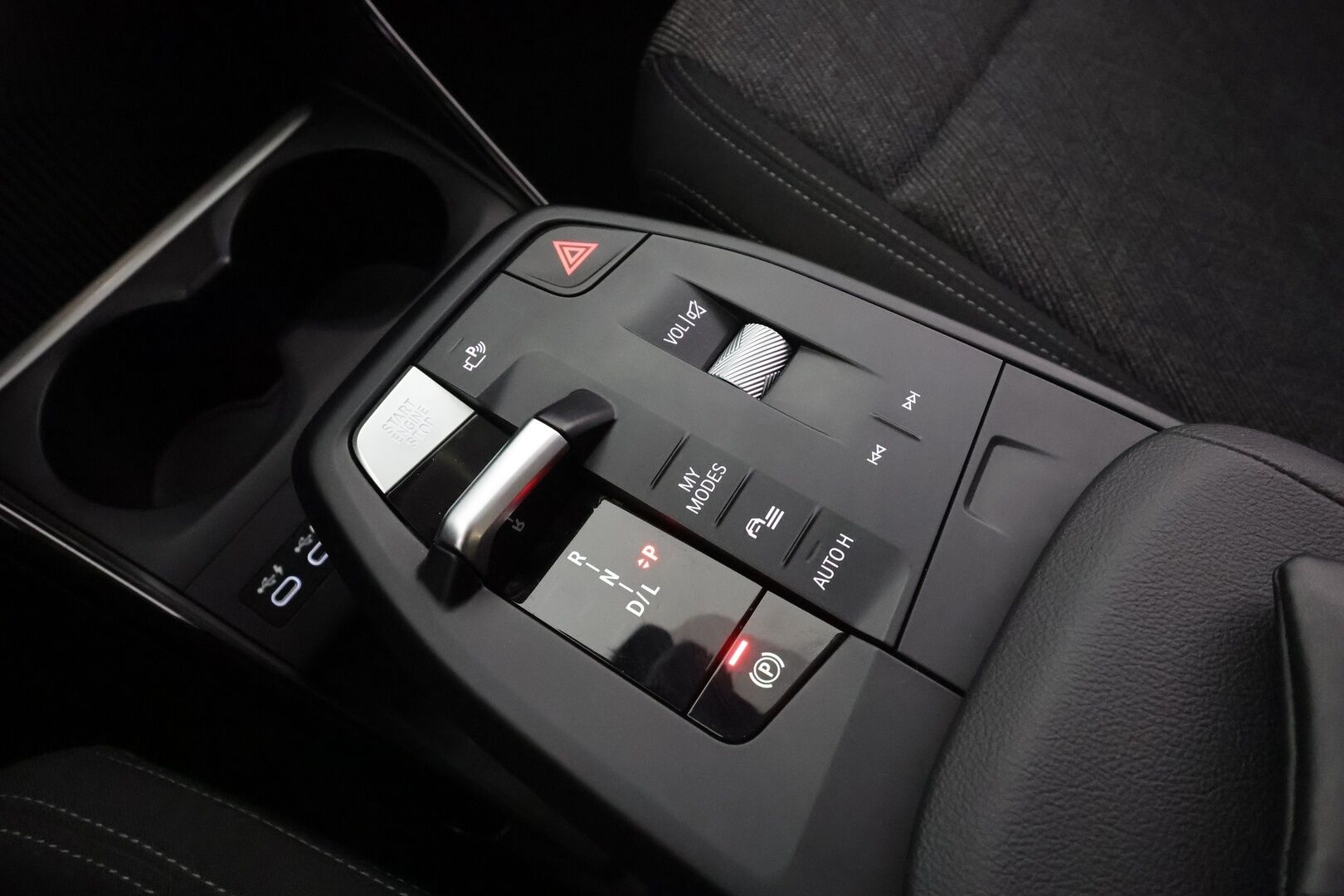 BMW 225 2023 U06 Active Tourer 225e xDrive Charged Edition * Vakkari / P.kamera / Navi / Ratinlämmitin / Sähköluukku / LED * - 1.Om Suomi-auto / Kahdet renkaat aluvanteilla / Merkkihuollettu