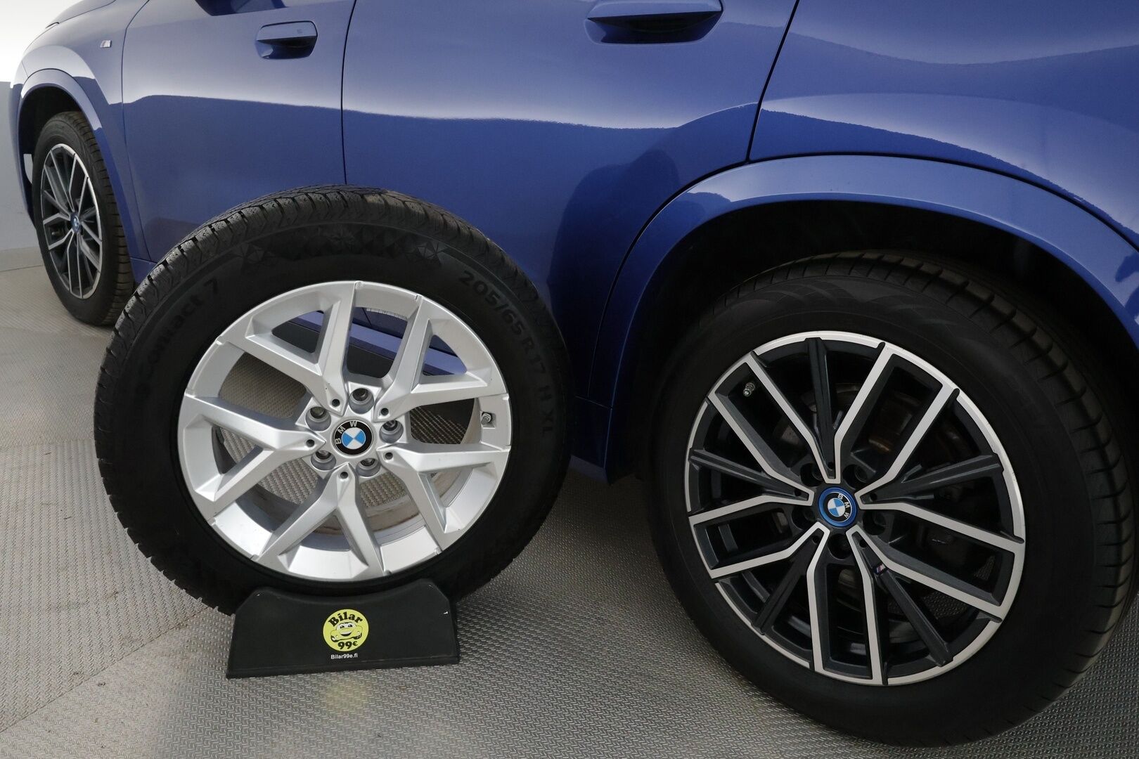BMW iX1 2023 U11 30 xDrive Charged Plus M-Sport **HUD / H&K / Hierova Muistipenkki / 360 Kamera / Sporttipenkit / Koukku** - 3,99 % KORKOTARJOUS TÄHÄN AUTOON - Akku kuntotarkastettu 