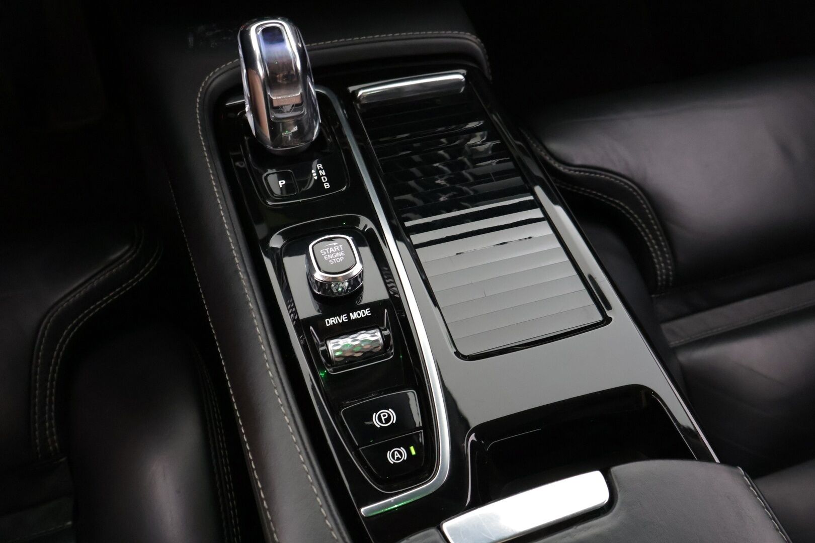 Volvo S90 2019 T8 AWD Inscription aut *Adapt. Vakkari / Webasto / Tutkat / CarPlay&Android Auto* - *Jakohihna vaihdettu 2024 / Juuri huollettu / 2x renkaat ja vanteet*