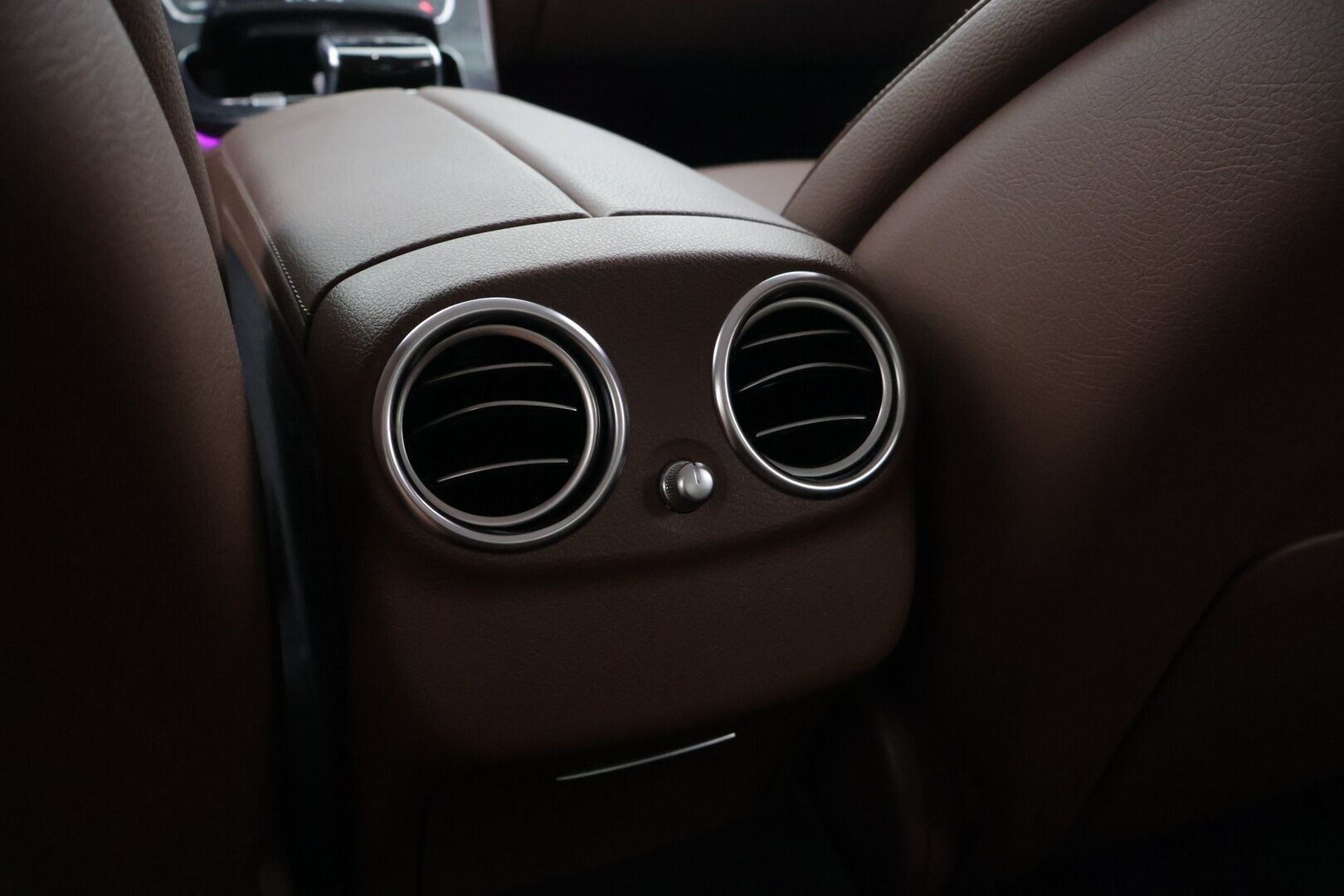 Mercedes-Benz E 2020 300 e A Business Avantgarde Edition EQ Power * Distronic Plus / HUD / 360° Kamera / Sporttinahat / Ohjausavustin * - 3,99 % KORKOTARJOUS TÄHÄN AUTOON - *2x Renkaat Alumiinivanteilla / KeylessGo / Jäätävän siisti!*