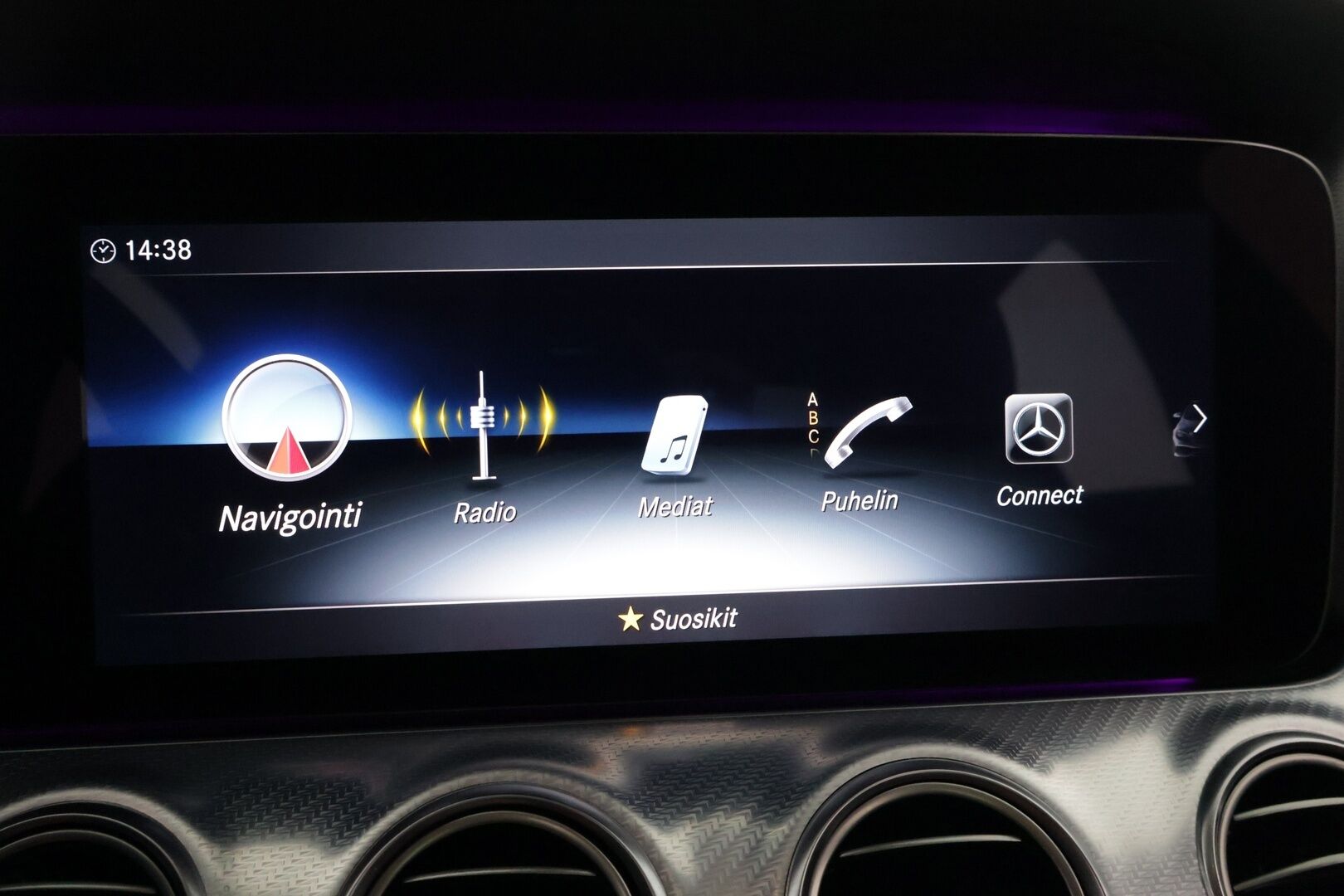 Mercedes-Benz E 2020 300 e A Business Avantgarde Edition EQ Power * Distronic Plus / HUD / 360° Kamera / Sporttinahat / Ohjausavustin * - 3,99 % KORKOTARJOUS TÄHÄN AUTOON - *2x Renkaat Alumiinivanteilla / KeylessGo / Jäätävän siisti!*