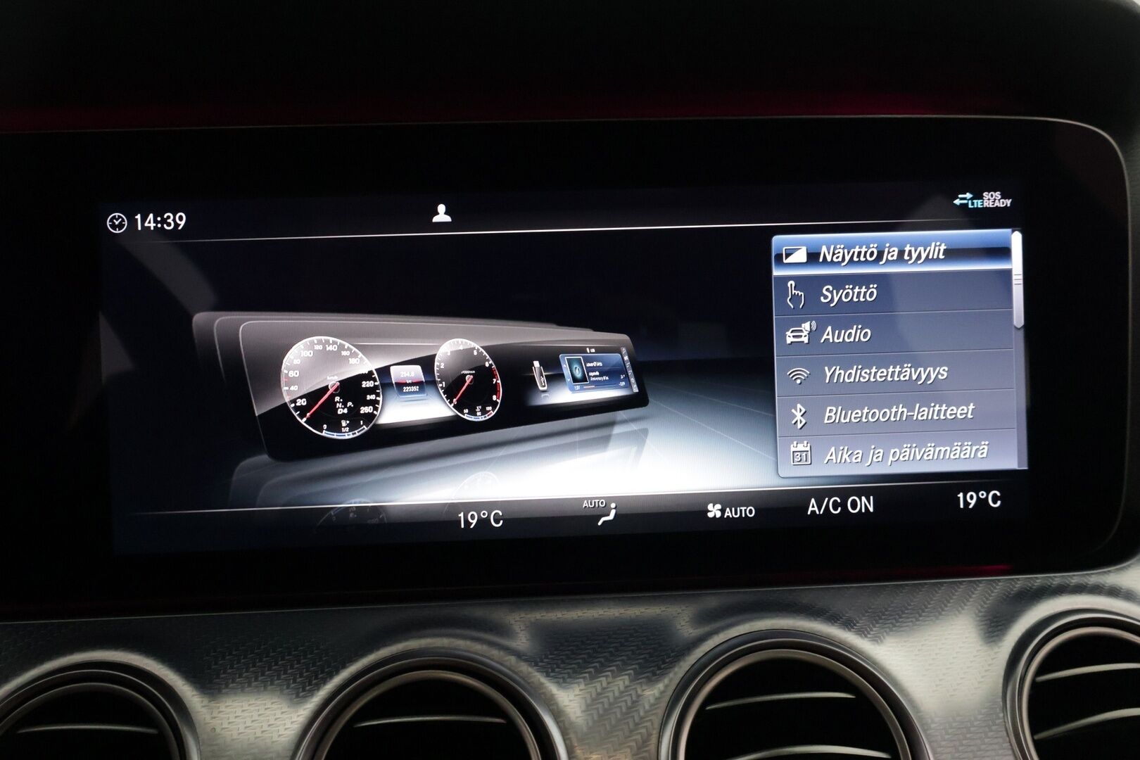 Mercedes-Benz E 2020 300 e A Business Avantgarde Edition EQ Power * Distronic Plus / HUD / 360° Kamera / Sporttinahat / Ohjausavustin * - 3,99 % KORKOTARJOUS TÄHÄN AUTOON - *2x Renkaat Alumiinivanteilla / KeylessGo / Jäätävän siisti!*