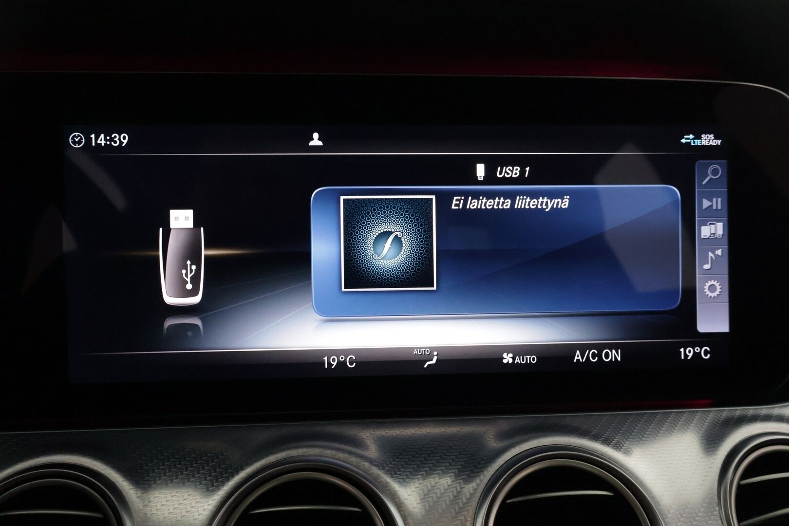 Mercedes-Benz E 2020 300 e A Business Avantgarde Edition EQ Power * Distronic Plus / HUD / 360° Kamera / Sporttinahat / Ohjausavustin * - 3,99 % KORKOTARJOUS TÄHÄN AUTOON - *2x Renkaat Alumiinivanteilla / KeylessGo / Jäätävän siisti!*