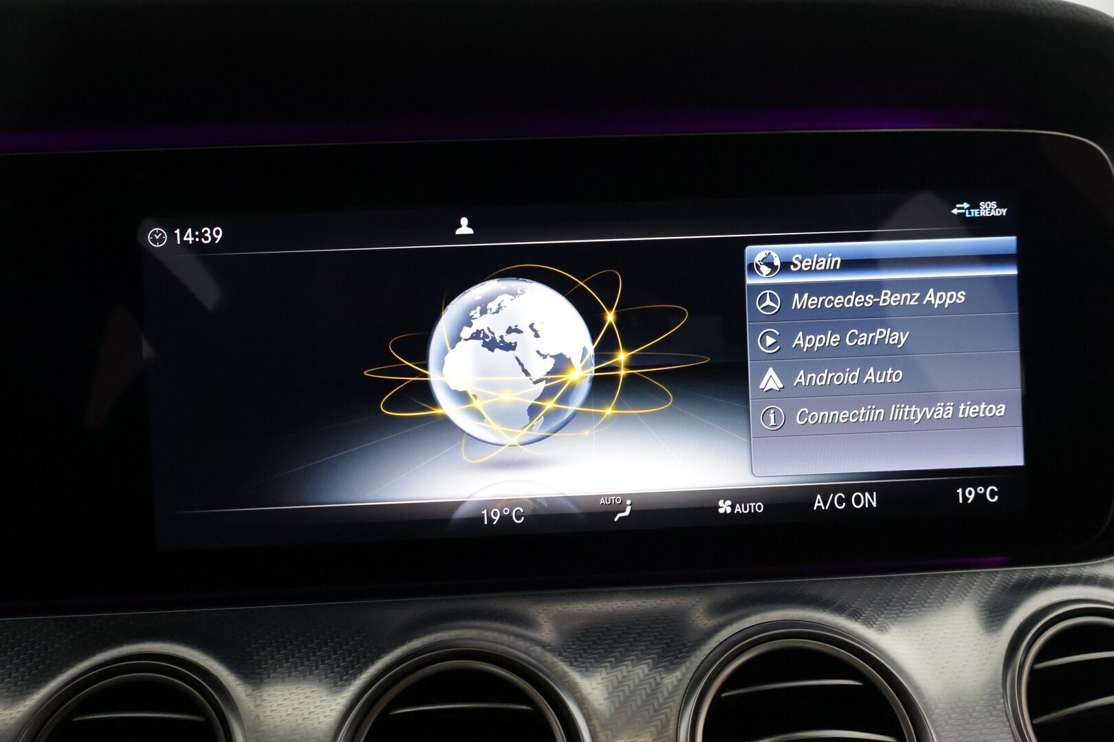 Mercedes-Benz E 2020 300 e A Business Avantgarde Edition EQ Power * Distronic Plus / HUD / 360° Kamera / Sporttinahat / Ohjausavustin * - 3,99 % KORKOTARJOUS TÄHÄN AUTOON - *2x Renkaat Alumiinivanteilla / KeylessGo / Jäätävän siisti!*