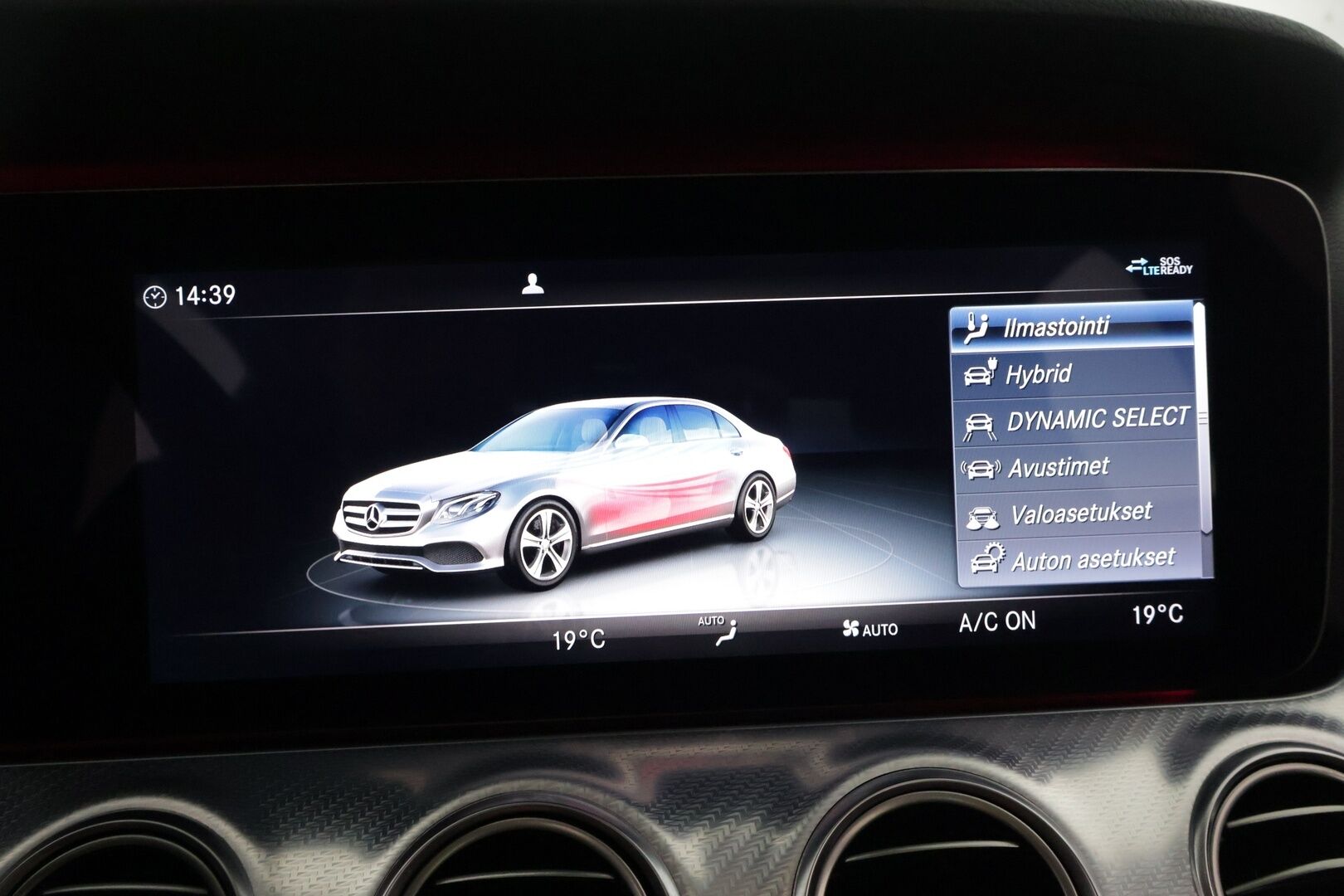 Mercedes-Benz E 2020 300 e A Business Avantgarde Edition EQ Power * Distronic Plus / HUD / 360° Kamera / Sporttinahat / Ohjausavustin * - 3,99 % KORKOTARJOUS TÄHÄN AUTOON - *2x Renkaat Alumiinivanteilla / KeylessGo / Jäätävän siisti!*