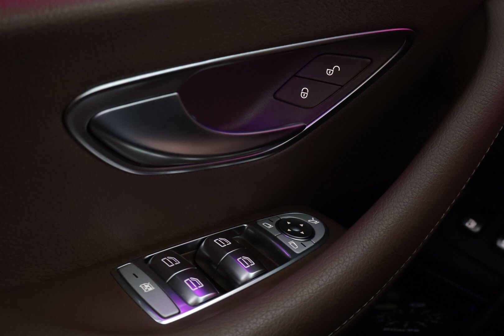 Mercedes-Benz E 2020 300 e A Business Avantgarde Edition EQ Power * Distronic Plus / HUD / 360° Kamera / Sporttinahat / Ohjausavustin * - 3,99 % KORKOTARJOUS TÄHÄN AUTOON - *2x Renkaat Alumiinivanteilla / KeylessGo / Jäätävän siisti!*