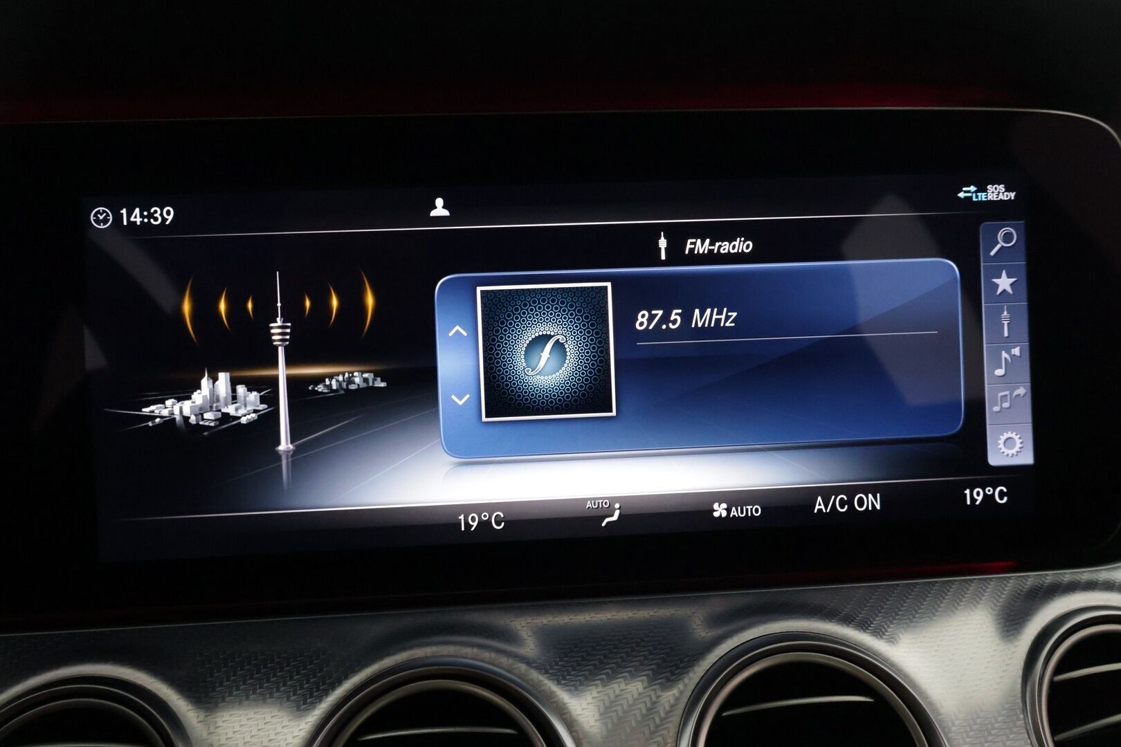 Mercedes-Benz E 2020 300 e A Business Avantgarde Edition EQ Power * Distronic Plus / HUD / 360° Kamera / Sporttinahat / Ohjausavustin * - 3,99 % KORKOTARJOUS TÄHÄN AUTOON - *2x Renkaat Alumiinivanteilla / KeylessGo / Jäätävän siisti!*