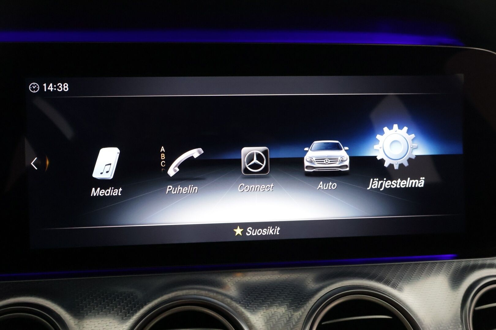 Mercedes-Benz E 2020 300 e A Business Avantgarde Edition EQ Power * Distronic Plus / HUD / 360° Kamera / Sporttinahat / Ohjausavustin * - 3,99 % KORKOTARJOUS TÄHÄN AUTOON - *2x Renkaat Alumiinivanteilla / KeylessGo / Jäätävän siisti!*