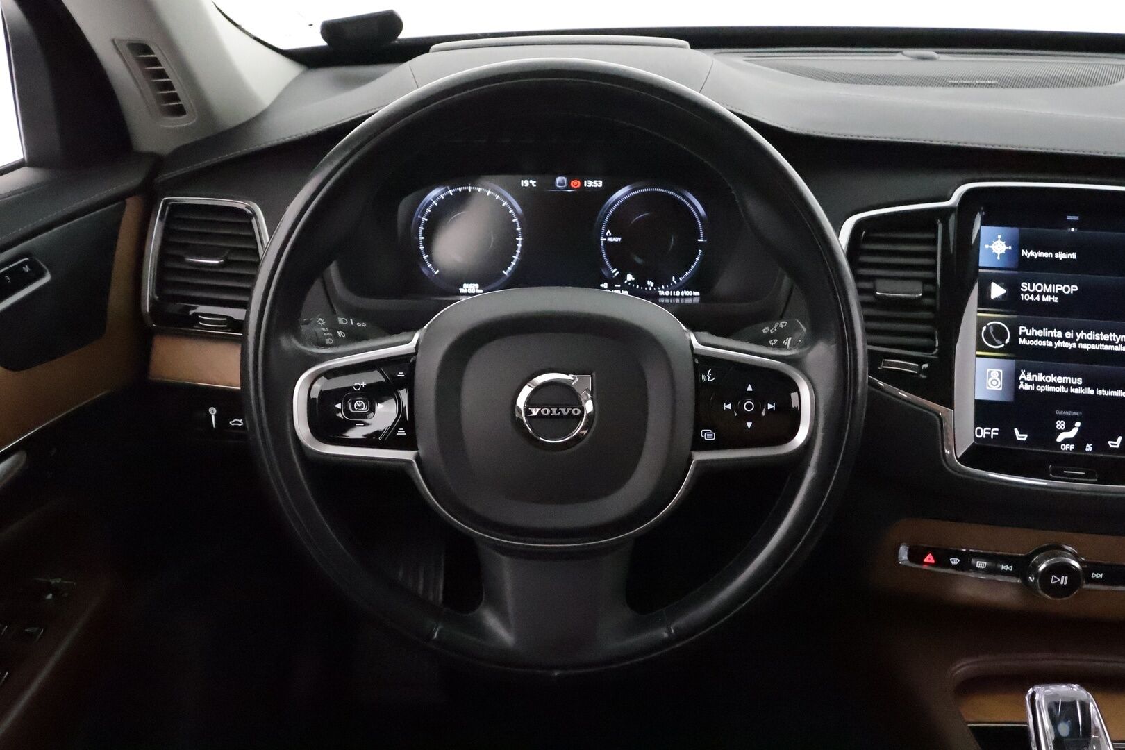 Volvo XC90 2020 T8 AWD Inscription aut **Adapt.vakkari / Muistipenkit hieronnalla / 360.kamera / Full LED / 7P / Koukku / H&K / Webasto** - 3,99 % KORKOTARJOUS TÄHÄN AUTOON - Kahdet renkaat aluvanteilla / Ilma-alusta / Ilmastoidut ruskeat nahat / BLIS / Digimittaristo / Sähköluukku / HUD / Hyvät varusteet!