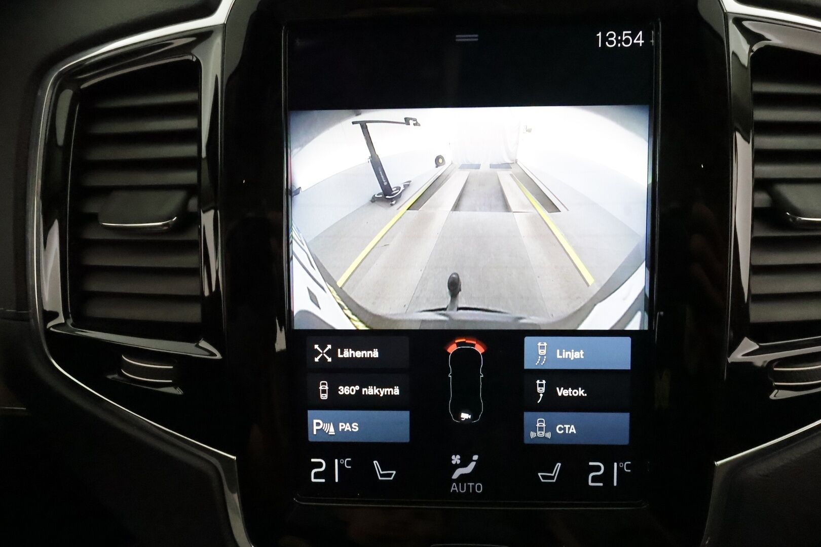 Volvo XC90 2020 T8 AWD Inscription aut **Adapt.vakkari / Muistipenkit hieronnalla / 360.kamera / Full LED / 7P / Koukku / H&K / Webasto** - 3,99 % KORKOTARJOUS TÄHÄN AUTOON - Kahdet renkaat aluvanteilla / Ilma-alusta / Ilmastoidut ruskeat nahat / BLIS / Digimittaristo / Sähköluukku / HUD / Hyvät varusteet!