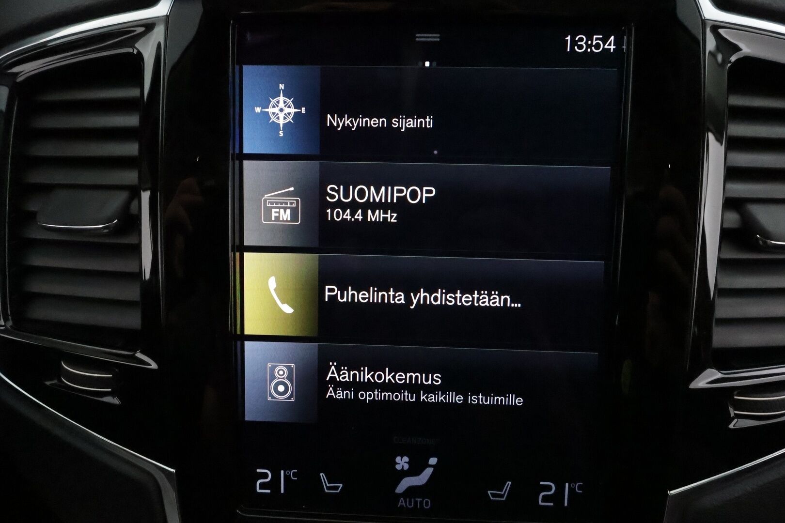 Volvo XC90 2020 T8 AWD Inscription aut **Adapt.vakkari / Muistipenkit hieronnalla / 360.kamera / Full LED / 7P / Koukku / H&K / Webasto** - 3,99 % KORKOTARJOUS TÄHÄN AUTOON - Kahdet renkaat aluvanteilla / Ilma-alusta / Ilmastoidut ruskeat nahat / BLIS / Digimittaristo / Sähköluukku / HUD / Hyvät varusteet!