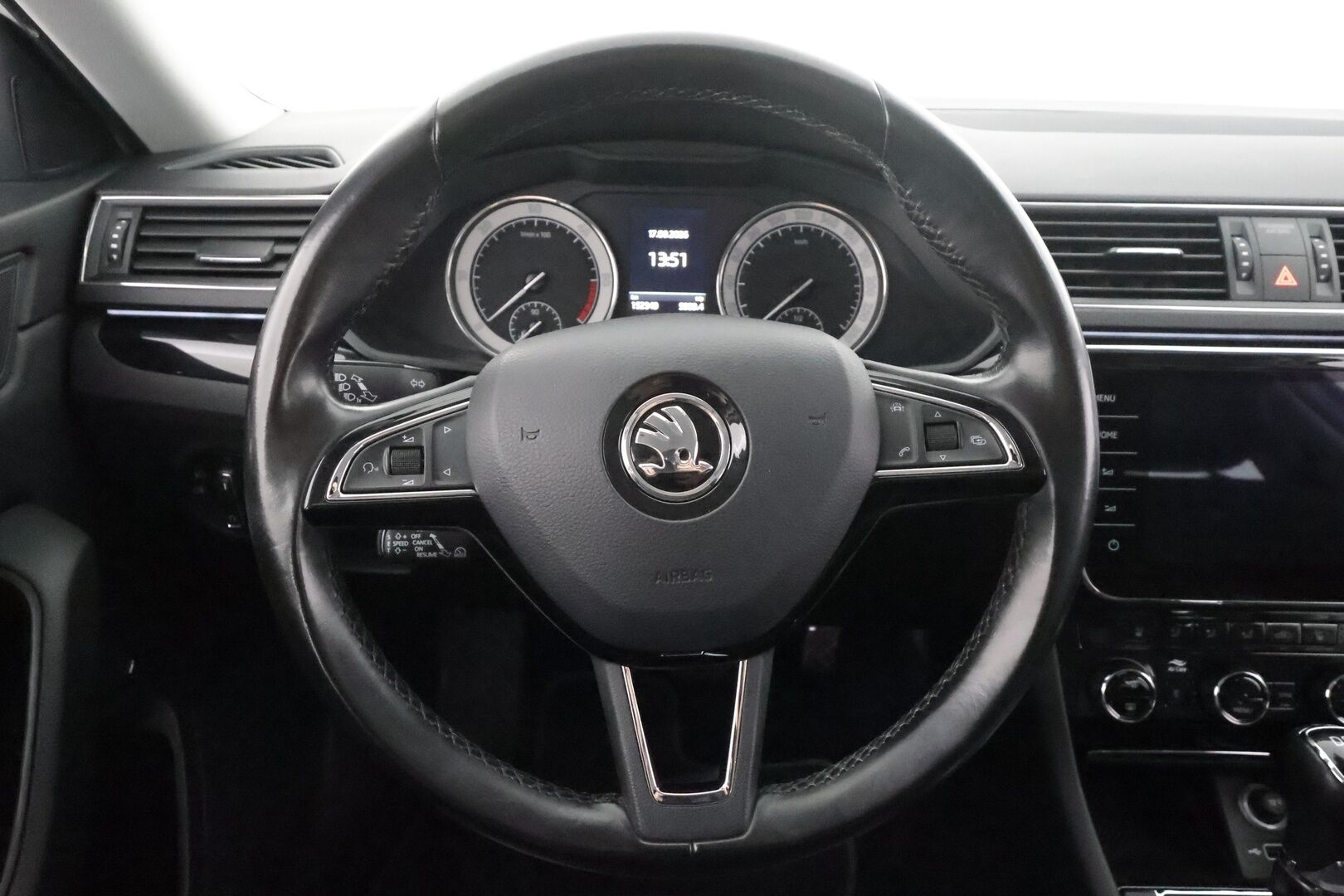 Skoda Superb 2018 Combi 2,0 TDI 190 4x4 L&K DSG Autom. - | ACC | Koukku | Webasto | Canton | Ilmastoidut muistinahat | P.kamera | Keyless | Lane Assist | BSM | Apple & Android | 2x renkaat aluin | 