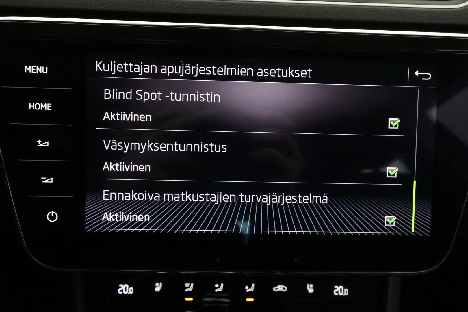 Skoda Superb 2018 Combi 2,0 TDI 190 4x4 L&K DSG Autom. - | ACC | Koukku | Webasto | Canton | Ilmastoidut muistinahat | P.kamera | Keyless | Lane Assist | BSM | Apple & Android | 2x renkaat aluin | 