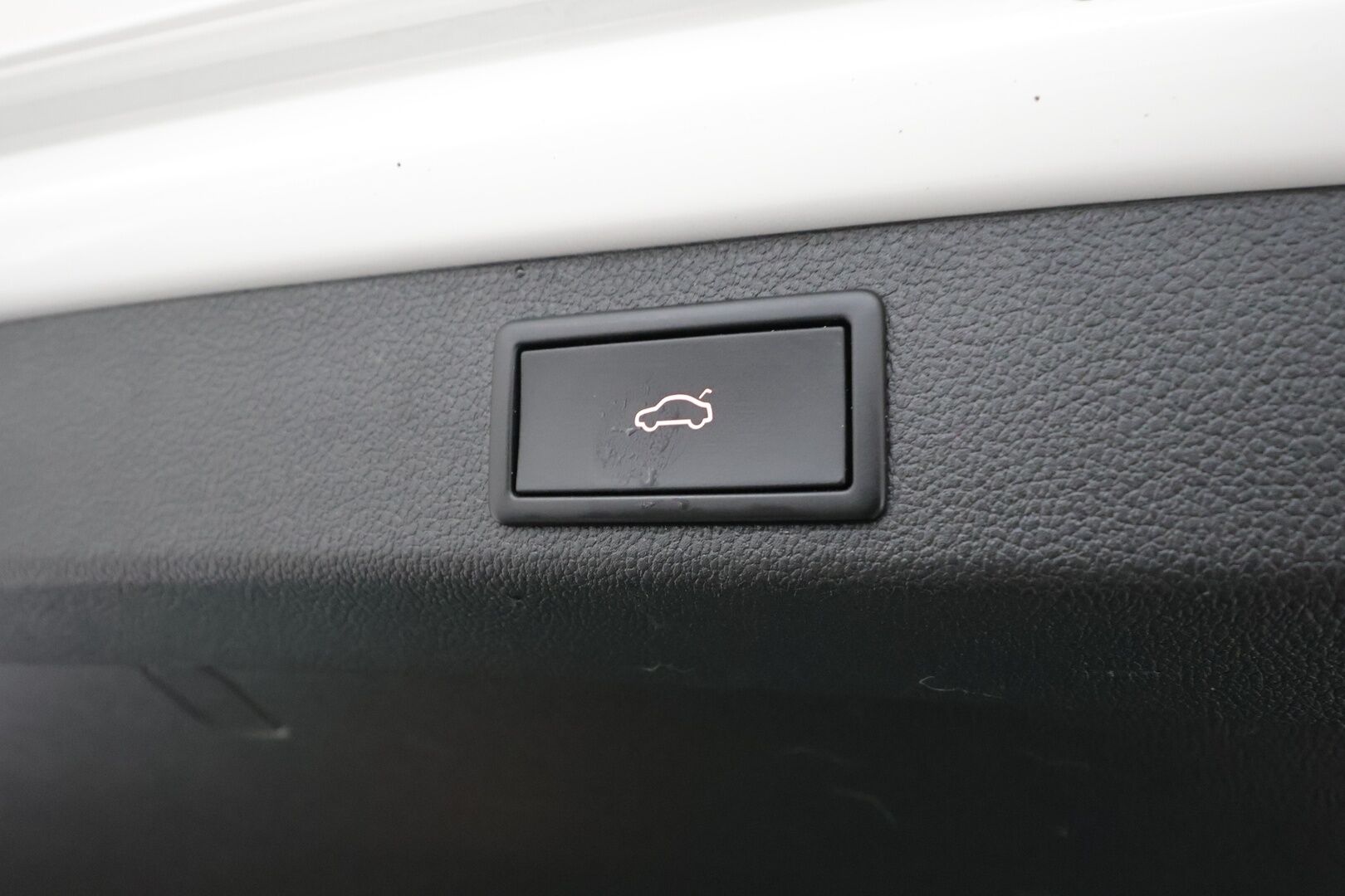 Skoda Superb 2018 Combi 2,0 TDI 190 4x4 L&K DSG Autom. - | ACC | Koukku | Webasto | Canton | Ilmastoidut muistinahat | P.kamera | Keyless | Lane Assist | BSM | Apple & Android | 2x renkaat aluin | 