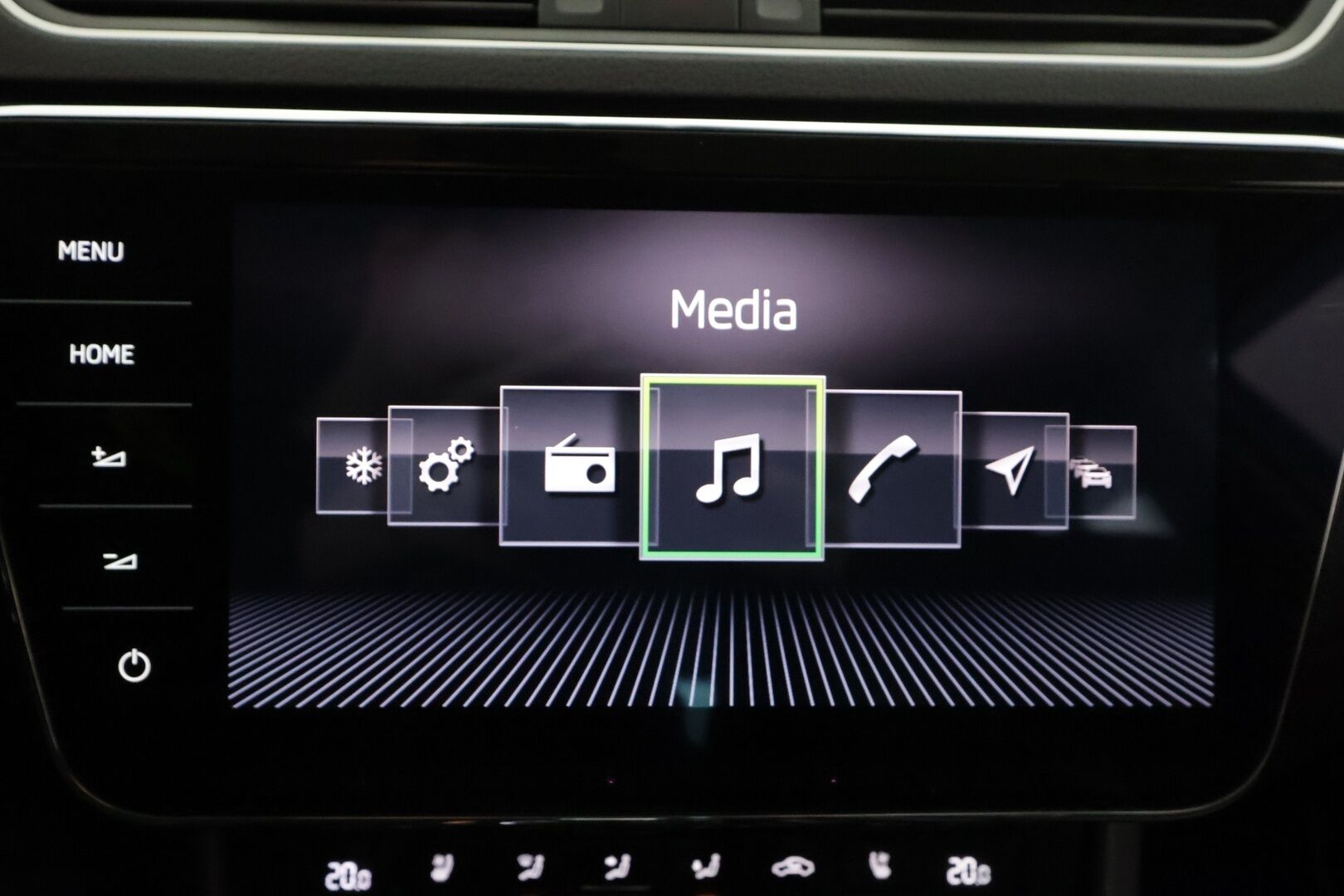 Skoda Superb 2018 Combi 2,0 TDI 190 4x4 L&K DSG Autom. - | ACC | Koukku | Webasto | Canton | Ilmastoidut muistinahat | P.kamera | Keyless | Lane Assist | BSM | Apple & Android | 2x renkaat aluin | 