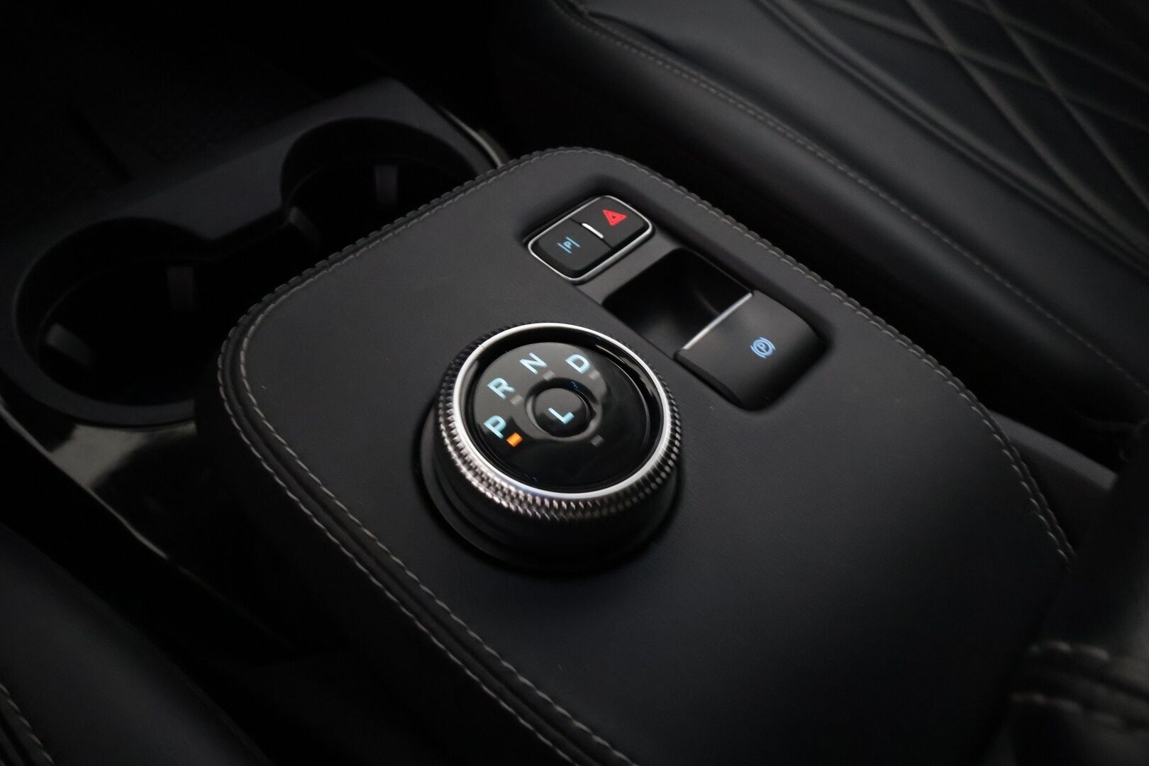 Ford Mustang Mach-E 2023 75kWh 269hv RWD 5-ovinen - | 1-om suomiauto | ACC | Koukku | Nahkaverhoilu | P.kamera | LED | BLIS | Lane Assist | RCTA | Keyless | Digimittaristo | 2x renkaat aluin |