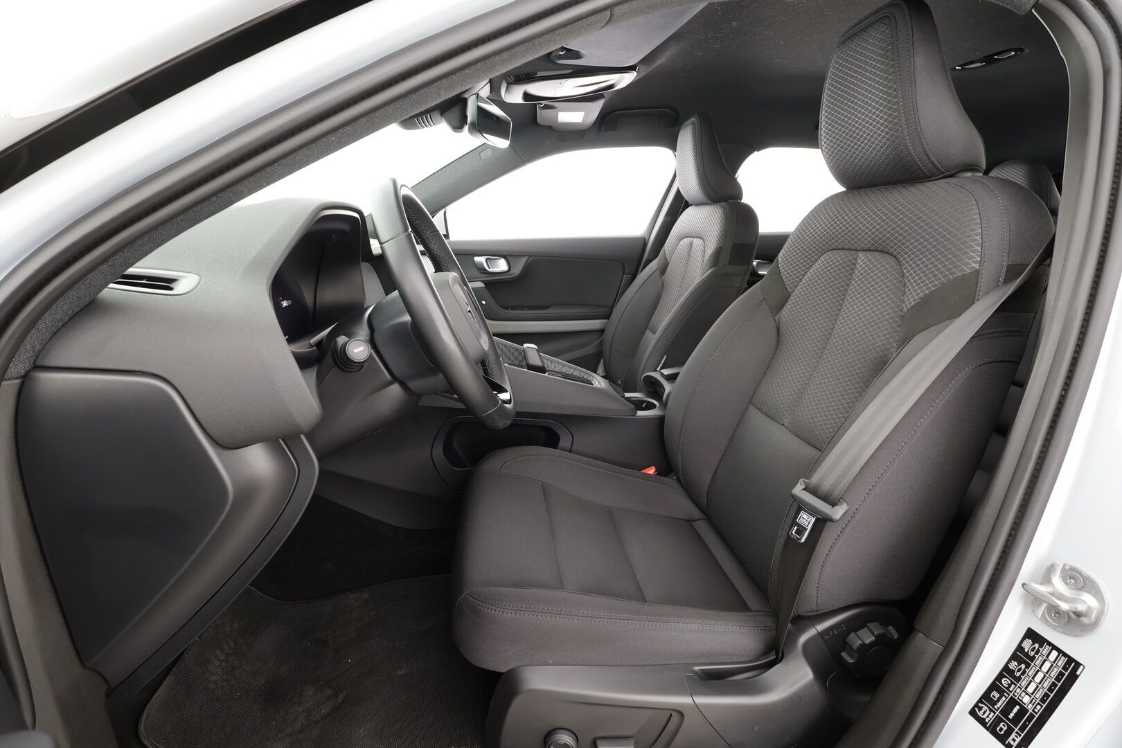 Polestar 2 2023 Standard Range Single Motor, 170kW * ACC / 360 / Koukku / LED / Muistipenkki / Navi / Keyless * - 1-om Suomi-auto / Akku kuntotarkastettu SoH 94,1% / Kahdet renkaat aluvanteilla