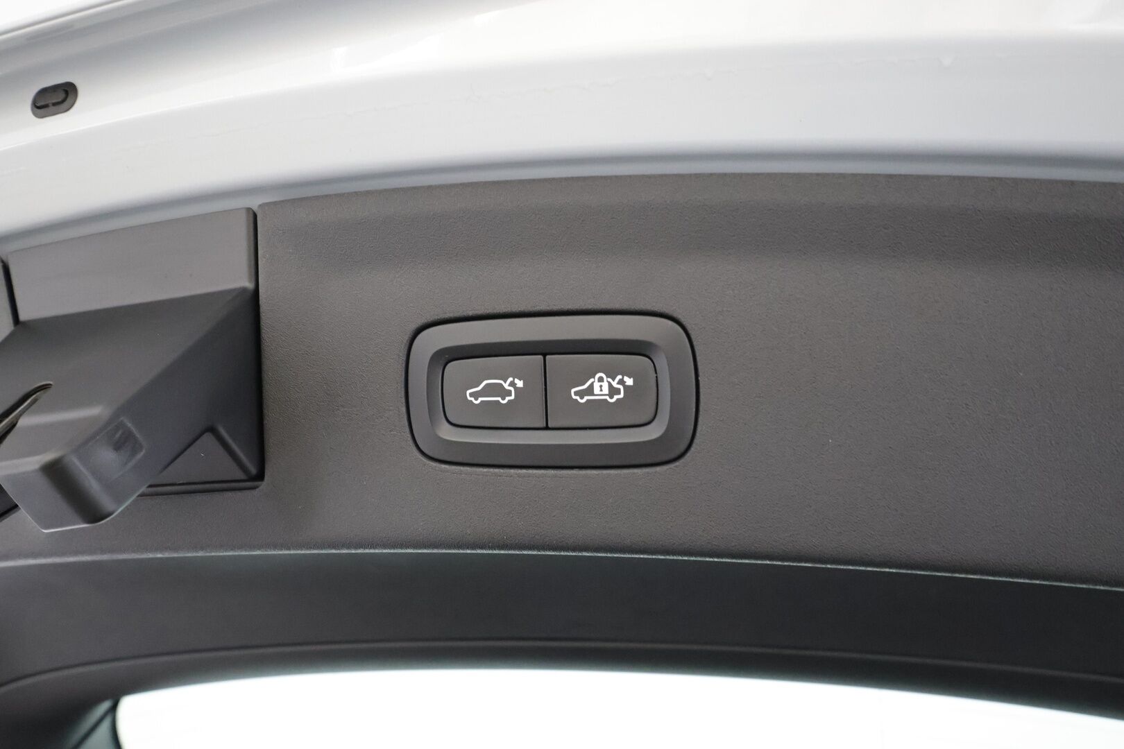 Polestar 2 2023 Standard Range Single Motor, 170kW * ACC / 360 / Koukku / LED / Muistipenkki / Navi / Keyless * - 1-om Suomi-auto / Akku kuntotarkastettu SoH 94,1% / Kahdet renkaat aluvanteilla