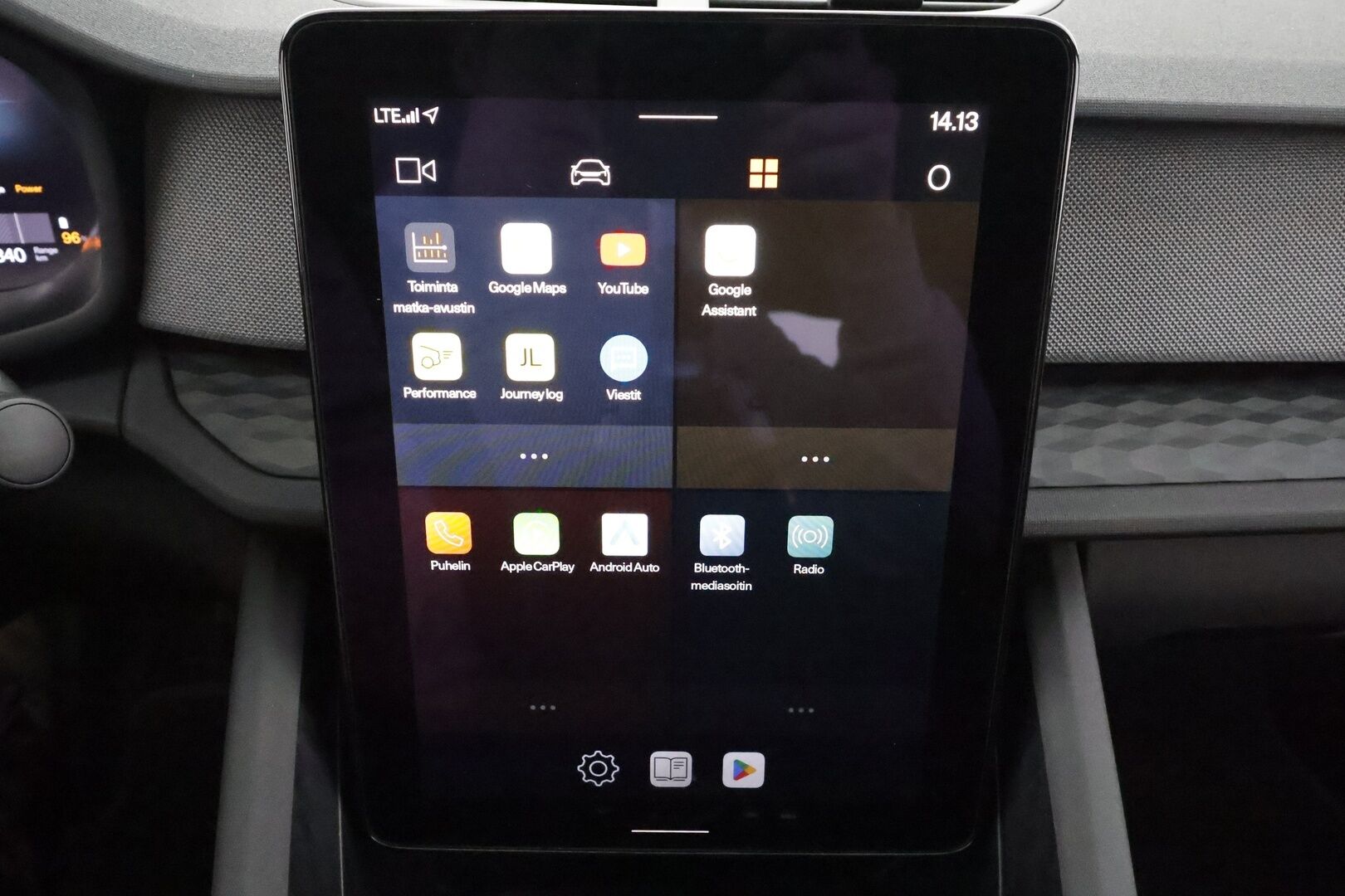 Polestar 2 2023 Standard Range Single Motor, 170kW * ACC / 360 / Koukku / LED / Muistipenkki / Navi / Keyless * - 1-om Suomi-auto / Akku kuntotarkastettu SoH 94,1% / Kahdet renkaat aluvanteilla