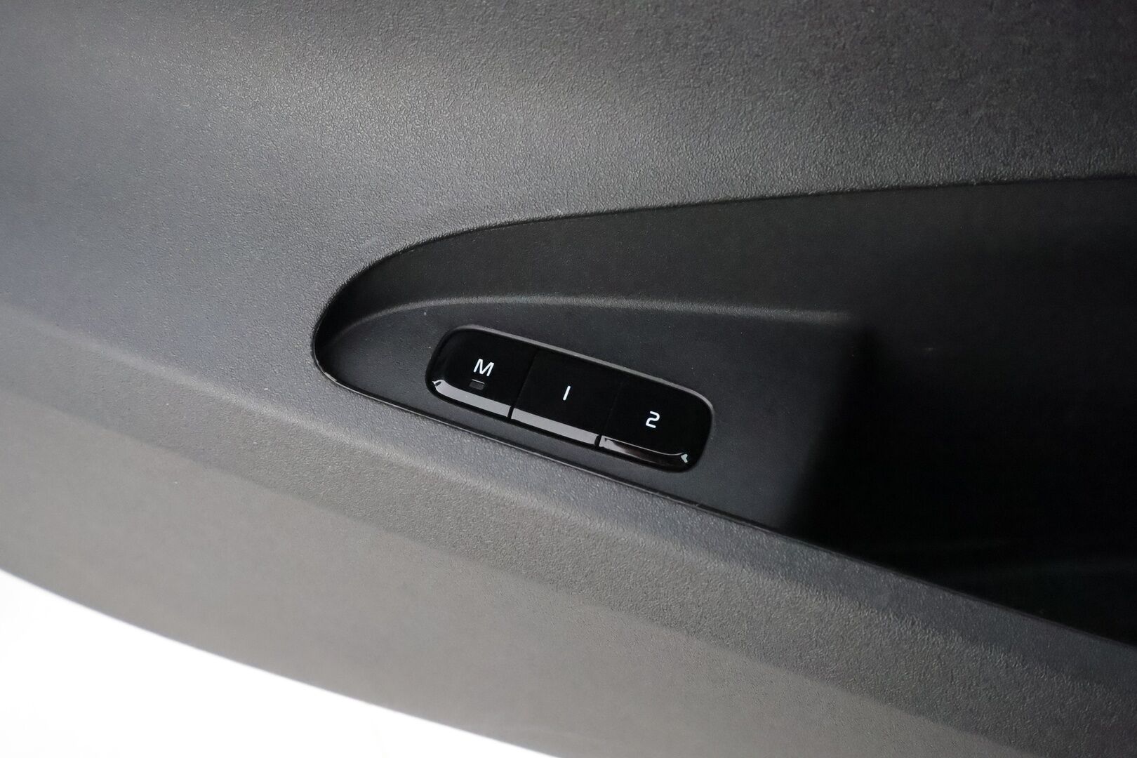 Polestar 2 2023 Standard Range Single Motor, 170kW * ACC / 360 / Koukku / LED / Muistipenkki / Navi / Keyless * - 1-om Suomi-auto / Akku kuntotarkastettu SoH 94,1% / Kahdet renkaat aluvanteilla