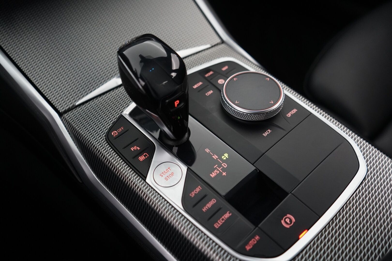 BMW 330 2020 F30 Sedan 330e A Business M Sport *Sport-penkit / Kamera / Nahkasisusta / Apple&Android / Ambient-Valaistus* - M-Sport / Juuri huollettu 