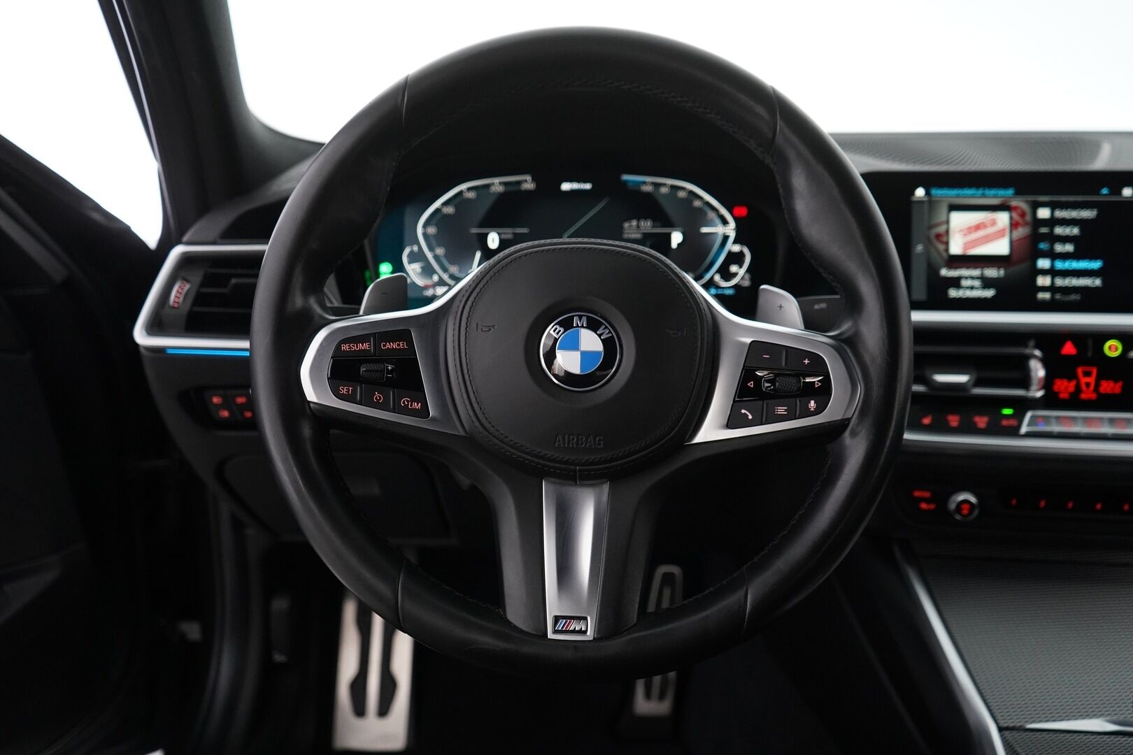 BMW 330 2020 F30 Sedan 330e A Business M Sport *Sport-penkit / Kamera / Nahkasisusta / Apple&Android / Ambient-Valaistus* - M-Sport / Juuri huollettu 
