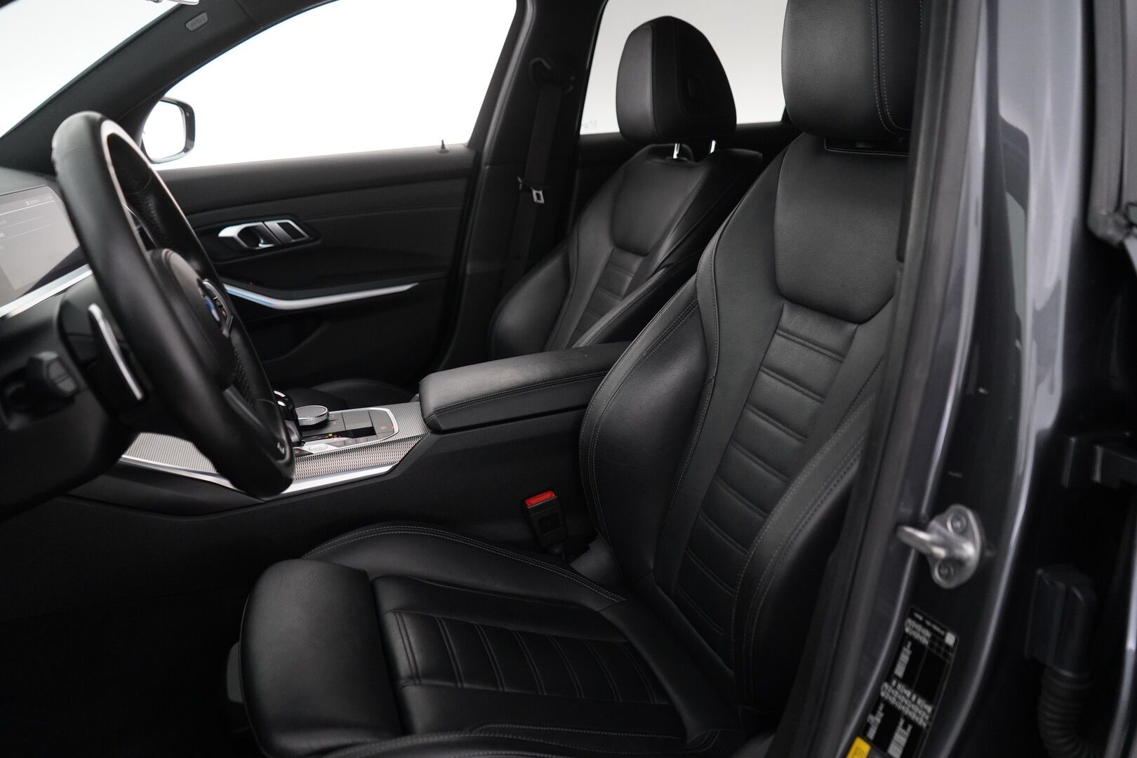 BMW 330 2020 F30 Sedan 330e A Business M Sport *Sport-penkit / Kamera / Nahkasisusta / Apple&Android / Ambient-Valaistus* - M-Sport / Juuri huollettu 