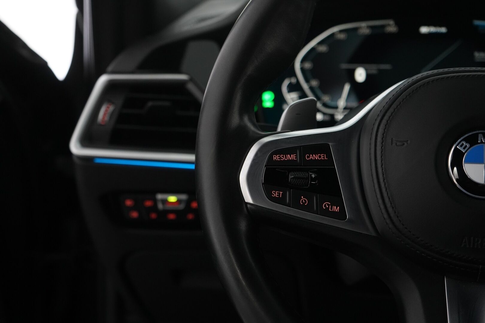 BMW 330 2020 F30 Sedan 330e A Business M Sport *Sport-penkit / Kamera / Nahkasisusta / Apple&Android / Ambient-Valaistus* - M-Sport / Juuri huollettu 
