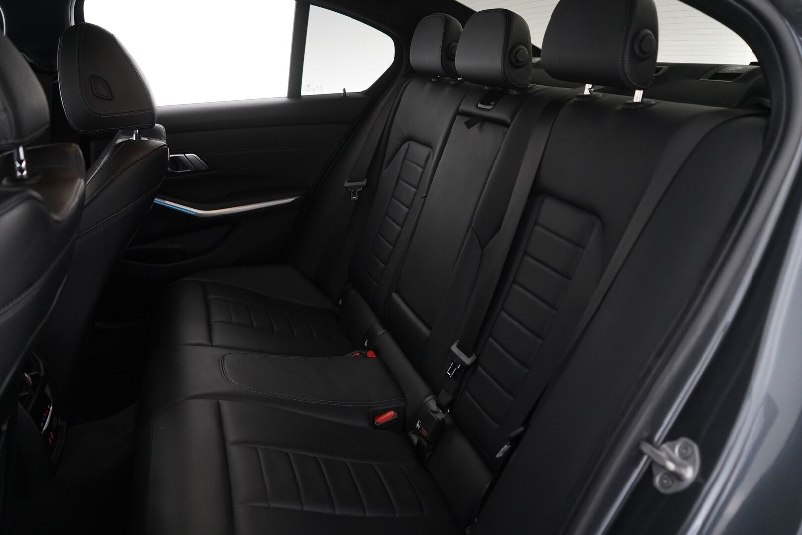 BMW 330 2020 F30 Sedan 330e A Business M Sport *Sport-penkit / Kamera / Nahkasisusta / Apple&Android / Ambient-Valaistus* - M-Sport / Juuri huollettu 