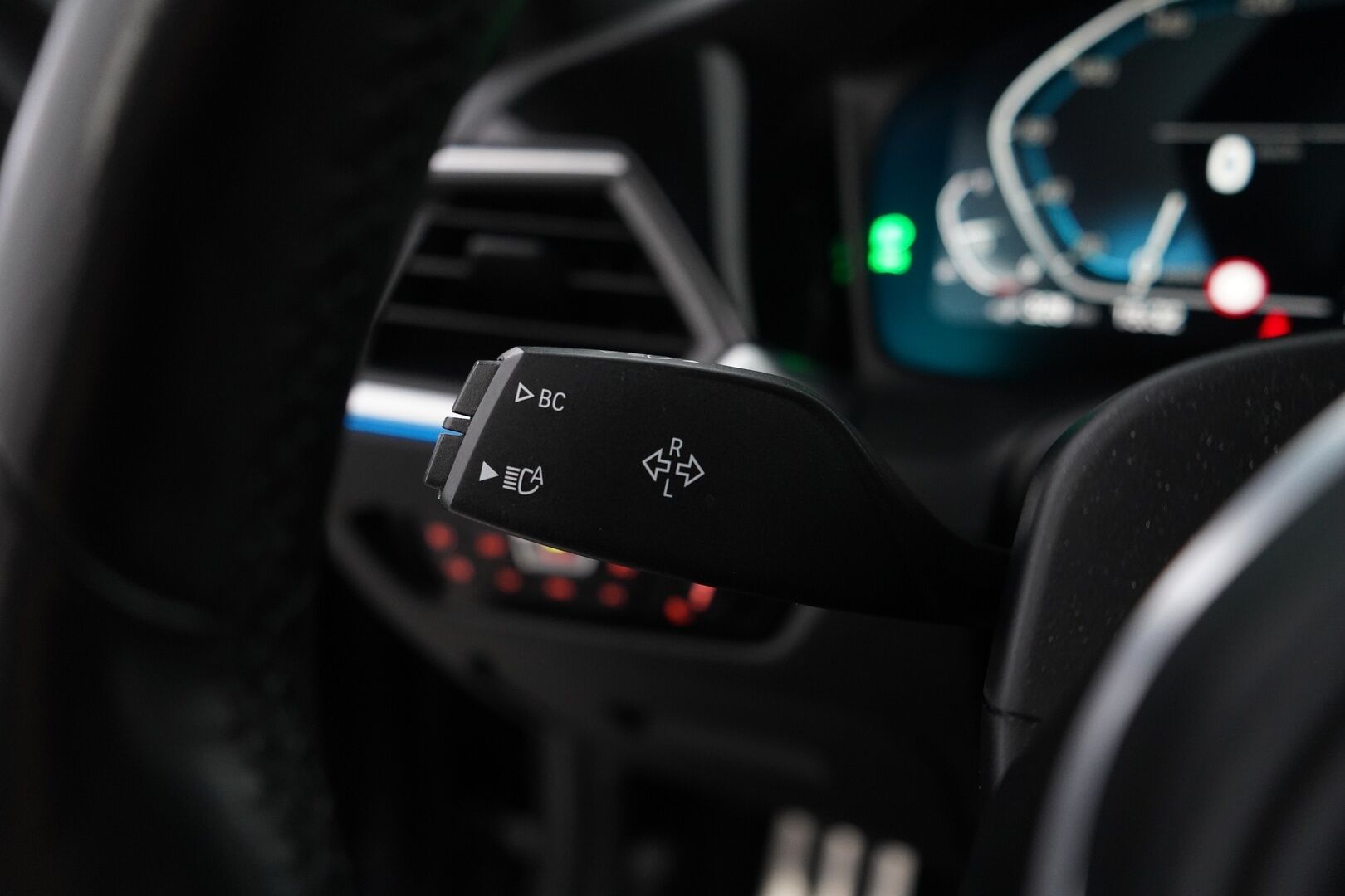 BMW 330 2020 F30 Sedan 330e A Business M Sport *Sport-penkit / Kamera / Nahkasisusta / Apple&Android / Ambient-Valaistus* - M-Sport / Juuri huollettu 