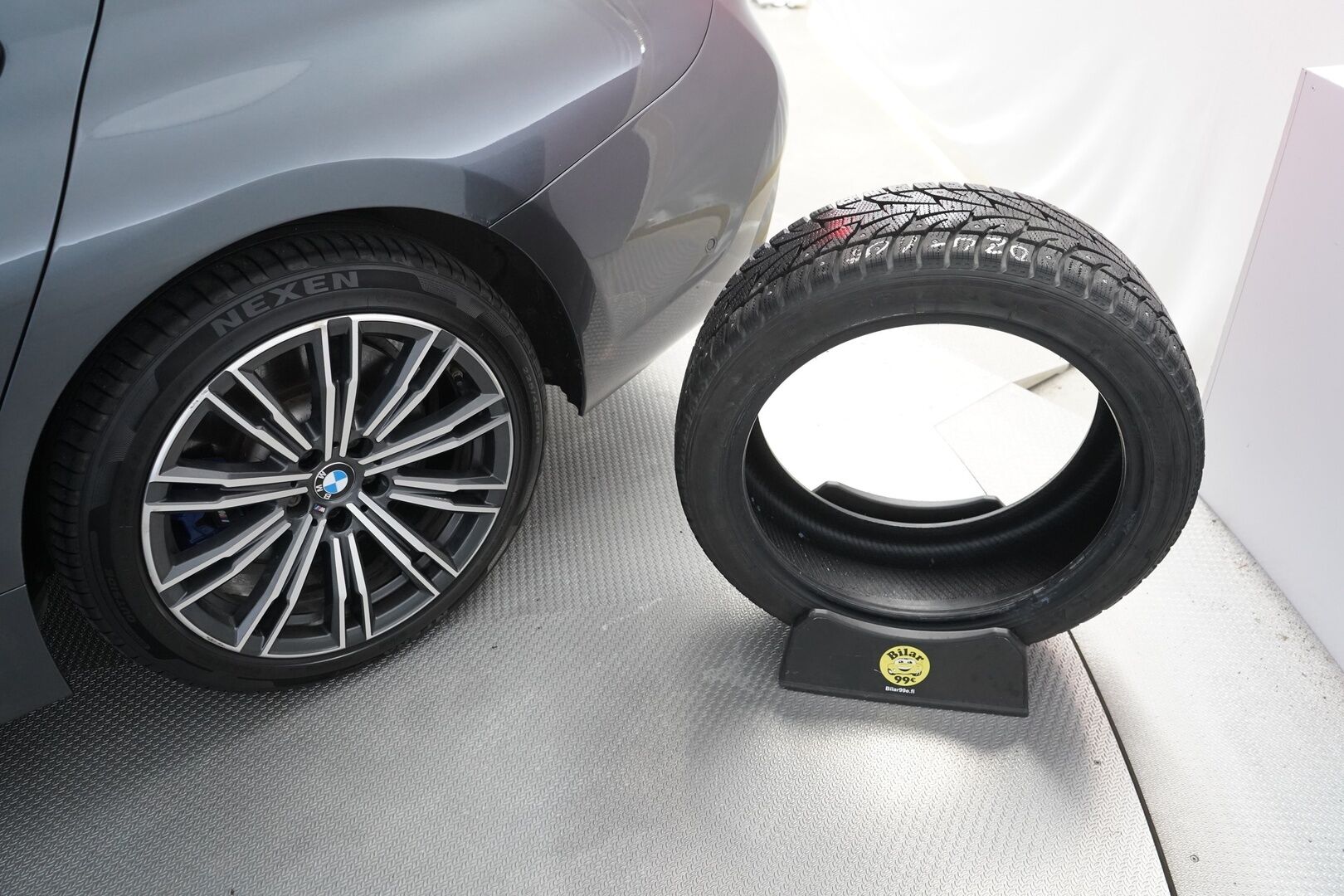 BMW 330 2020 F30 Sedan 330e A Business M Sport *Sport-penkit / Kamera / Nahkasisusta / Apple&Android / Ambient-Valaistus* - M-Sport / Juuri huollettu 