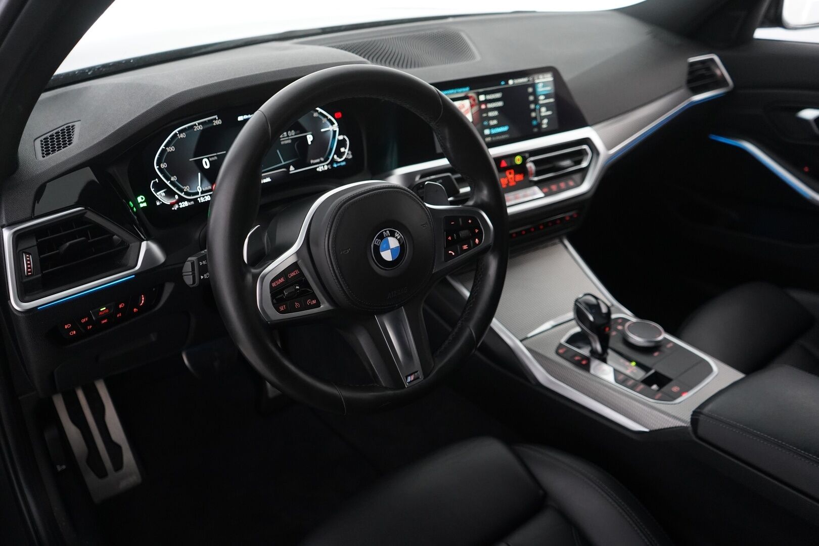 BMW 330 2020 F30 Sedan 330e A Business M Sport *Sport-penkit / Kamera / Nahkasisusta / Apple&Android / Ambient-Valaistus* - M-Sport / Juuri huollettu 