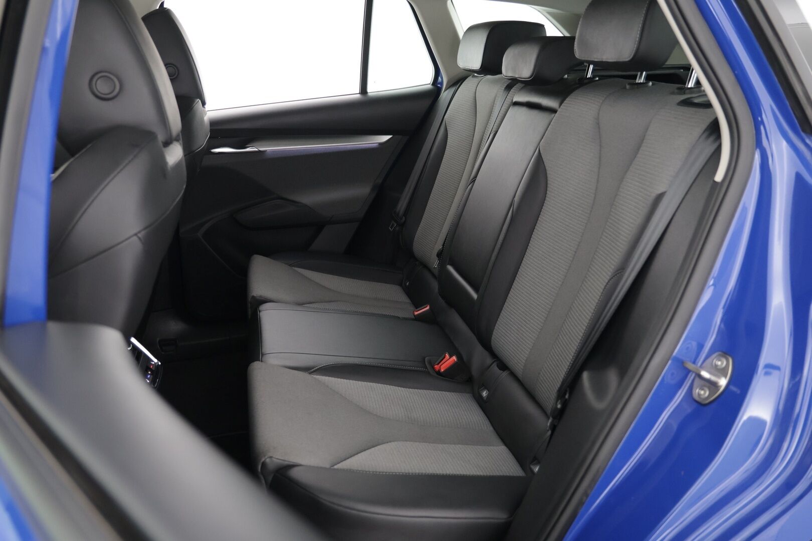 SKODA ENYAQ 2021 60 iV ** Vetokoukku / Navi / P-Kamera / Keyless ** - Huippu sähköauto / Edullinen perheauto / Hyvin pidetty!