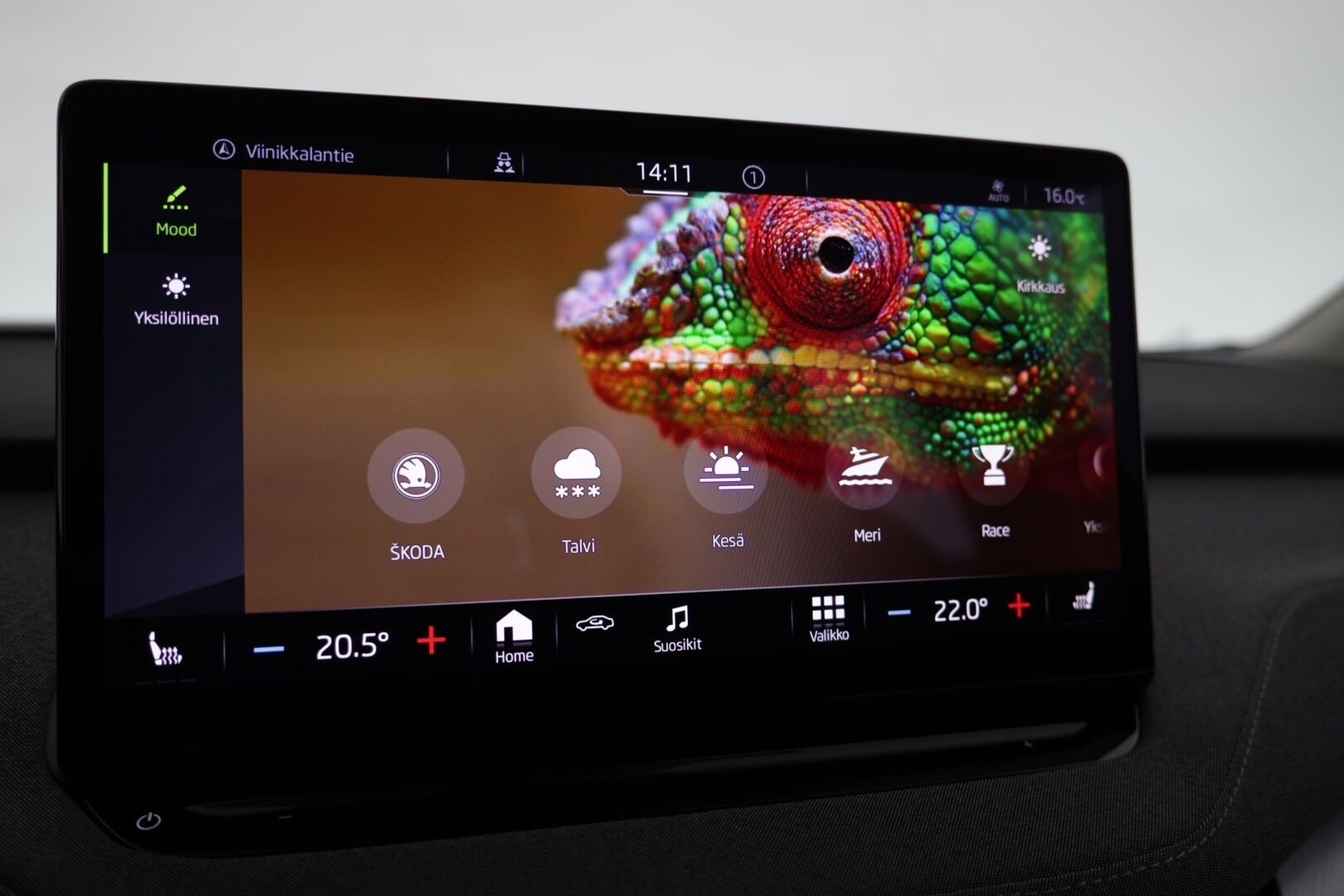 SKODA ENYAQ 2021 60 iV ** Vetokoukku / Navi / P-Kamera / Keyless ** - Huippu sähköauto / Edullinen perheauto / Hyvin pidetty!