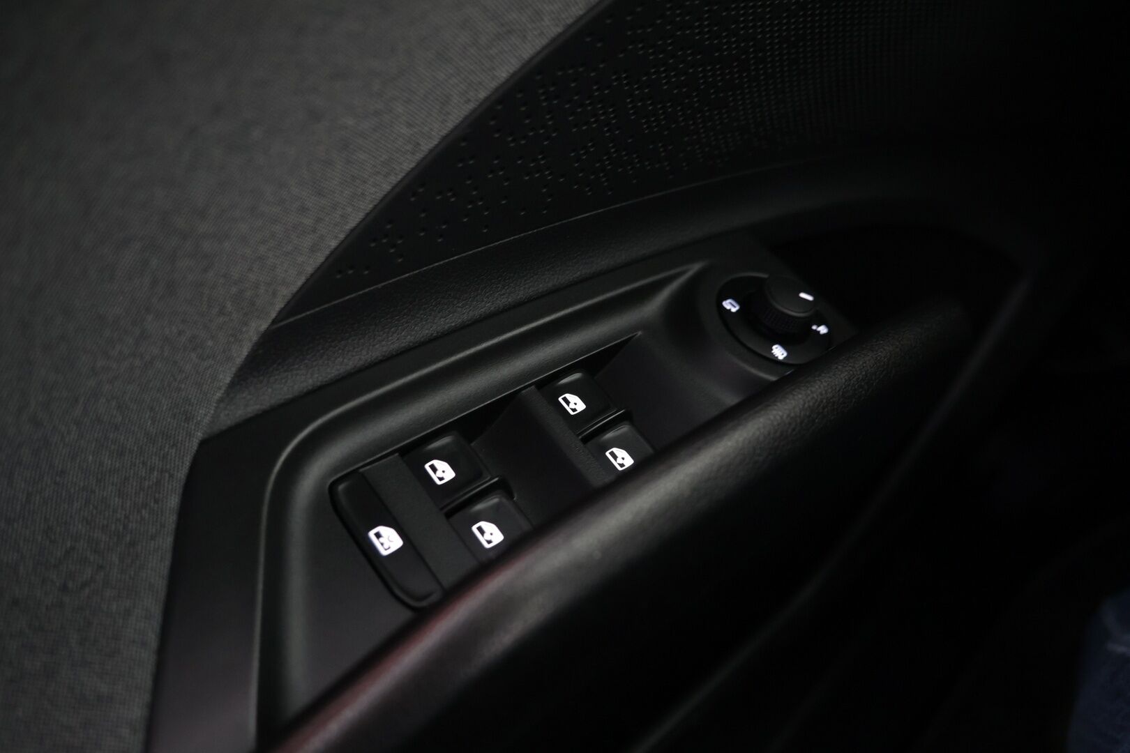 SKODA ENYAQ 2021 60 iV ** Vetokoukku / Navi / P-Kamera / Keyless ** - Huippu sähköauto / Edullinen perheauto / Hyvin pidetty!