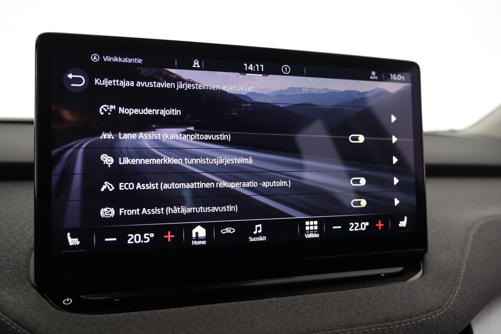 SKODA ENYAQ 2021 60 iV ** Vetokoukku / Navi / P-Kamera / Keyless ** - Huippu sähköauto / Edullinen perheauto / Hyvin pidetty!