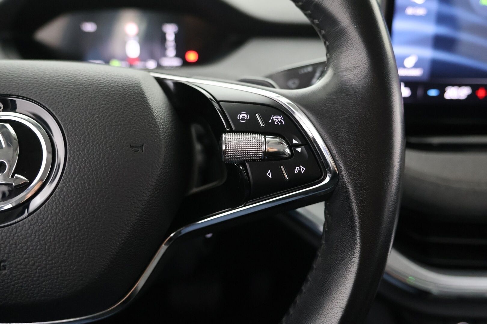 SKODA ENYAQ 2021 60 iV ** Vetokoukku / Navi / P-Kamera / Keyless ** - Huippu sähköauto / Edullinen perheauto / Hyvin pidetty!