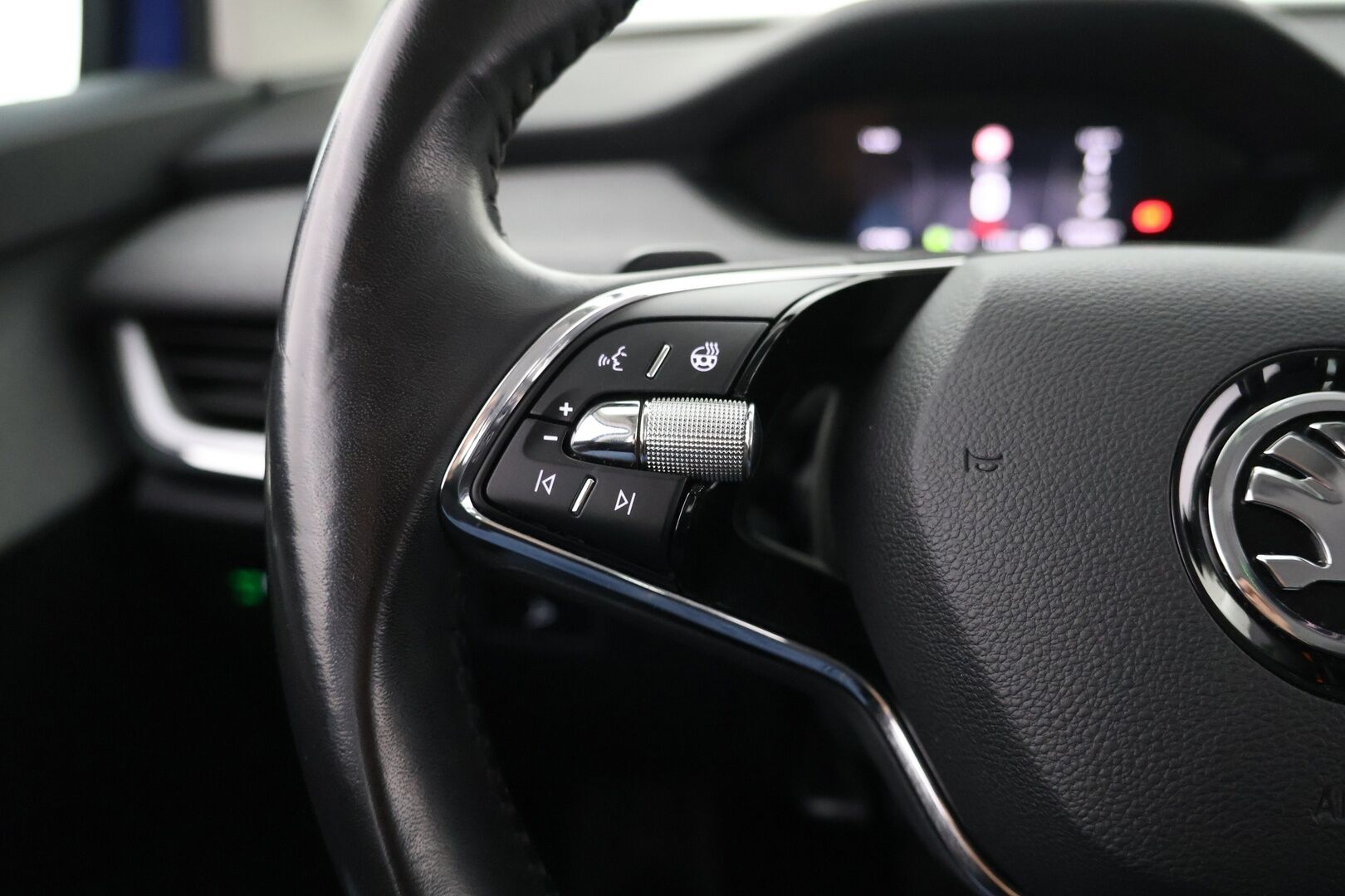 SKODA ENYAQ 2021 60 iV ** Vetokoukku / Navi / P-Kamera / Keyless ** - Huippu sähköauto / Edullinen perheauto / Hyvin pidetty!