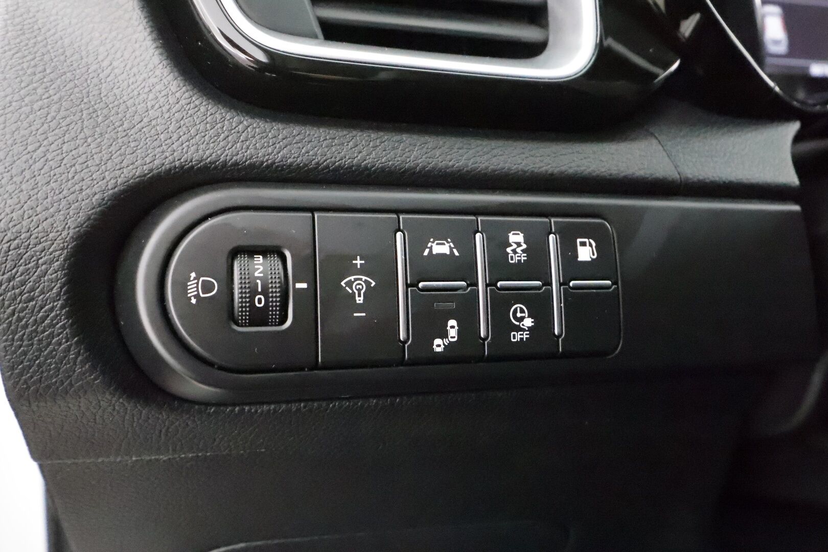 Kia Ceed 2020 1,6 GDI Plug-In Hybrid EX SW DCT * ACC / P.kamera / LED / Navi / KeylessGo / Puolinahat / Koukku * - Kahdet renkaat aluvanteilla - HULLUT JOULUT KORKOTARJOUS 2,49% 