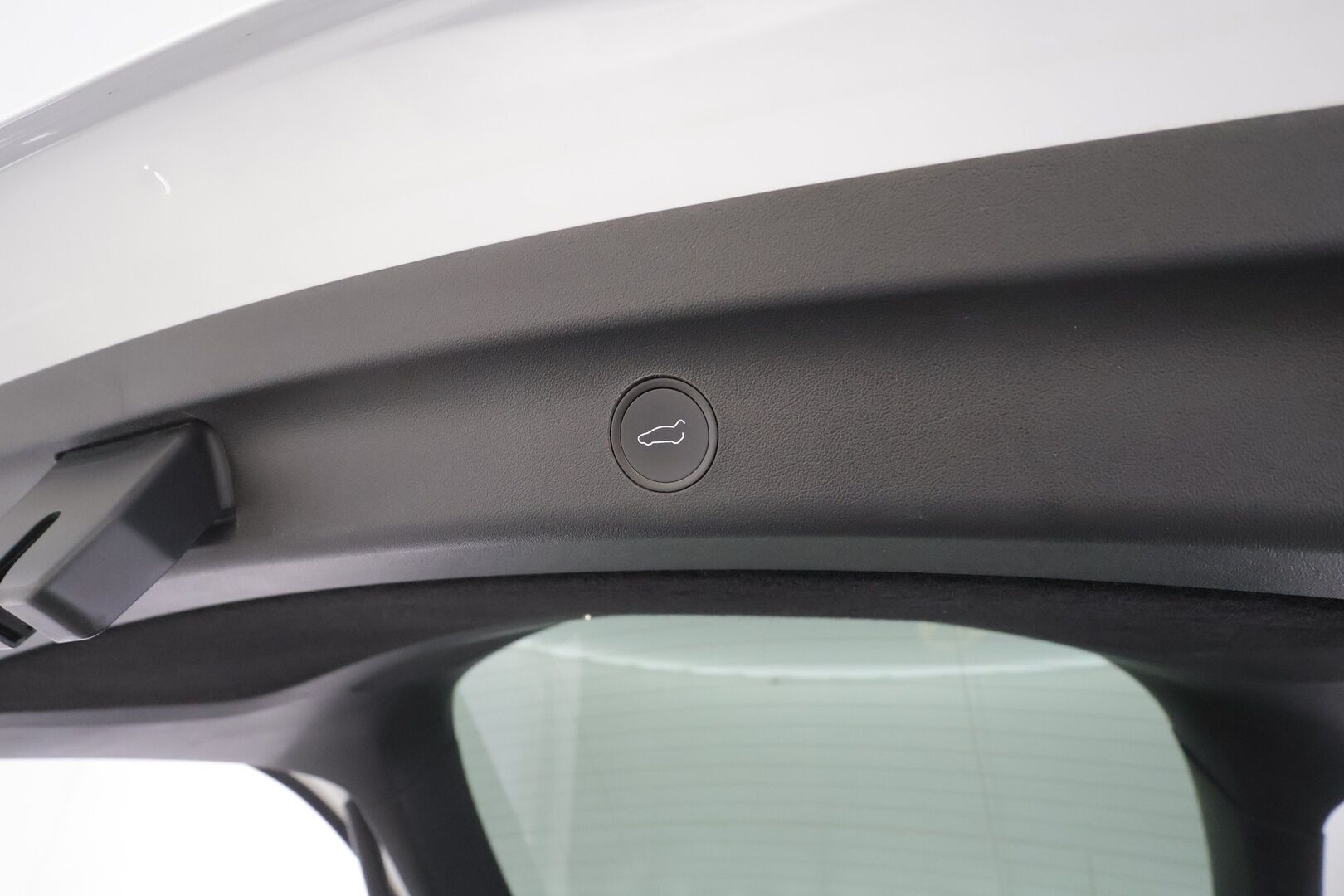 Tesla Model Y 2023 RWD - ACC | ILP | Koukku | Ryzen | Matrix | Premium Audio | Lasikatto | Nahkasisusta | Muistipenkki | P.kamera | 2x renkaat aluin | 1-om suomiauto