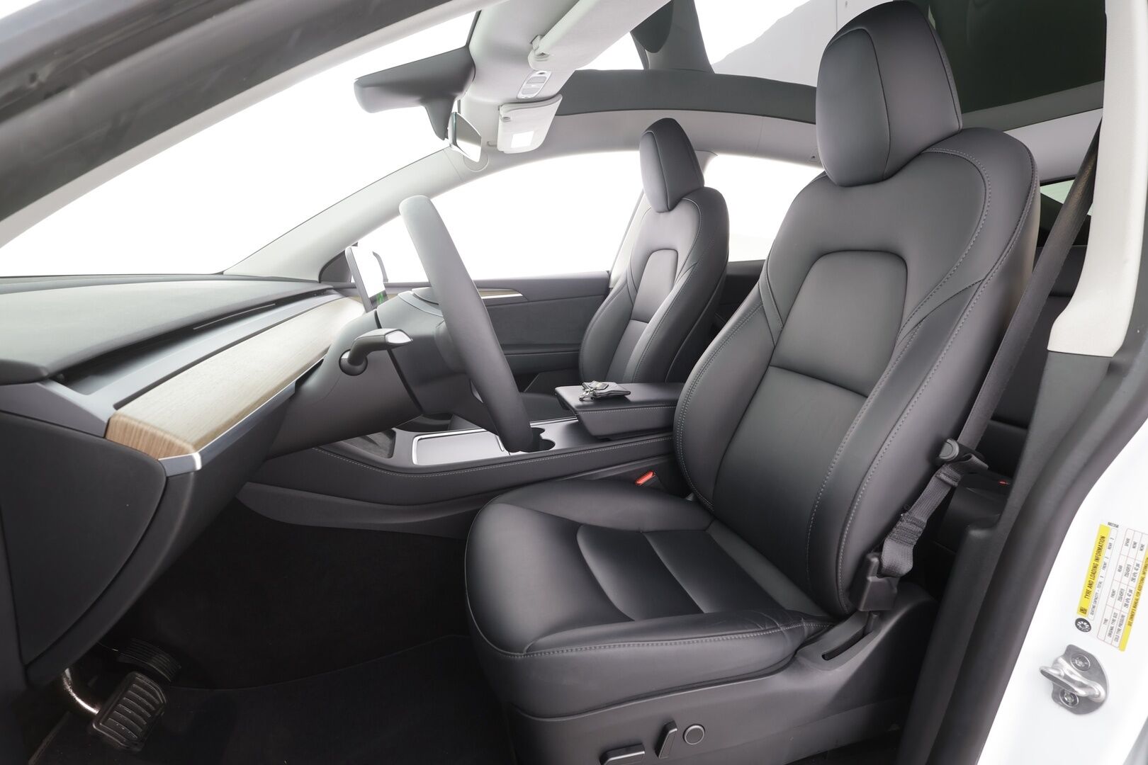 Tesla Model Y 2023 RWD - ACC | ILP | Koukku | Ryzen | Matrix | Premium Audio | Lasikatto | Nahkasisusta | Muistipenkki | P.kamera | 2x renkaat aluin | 1-om suomiauto