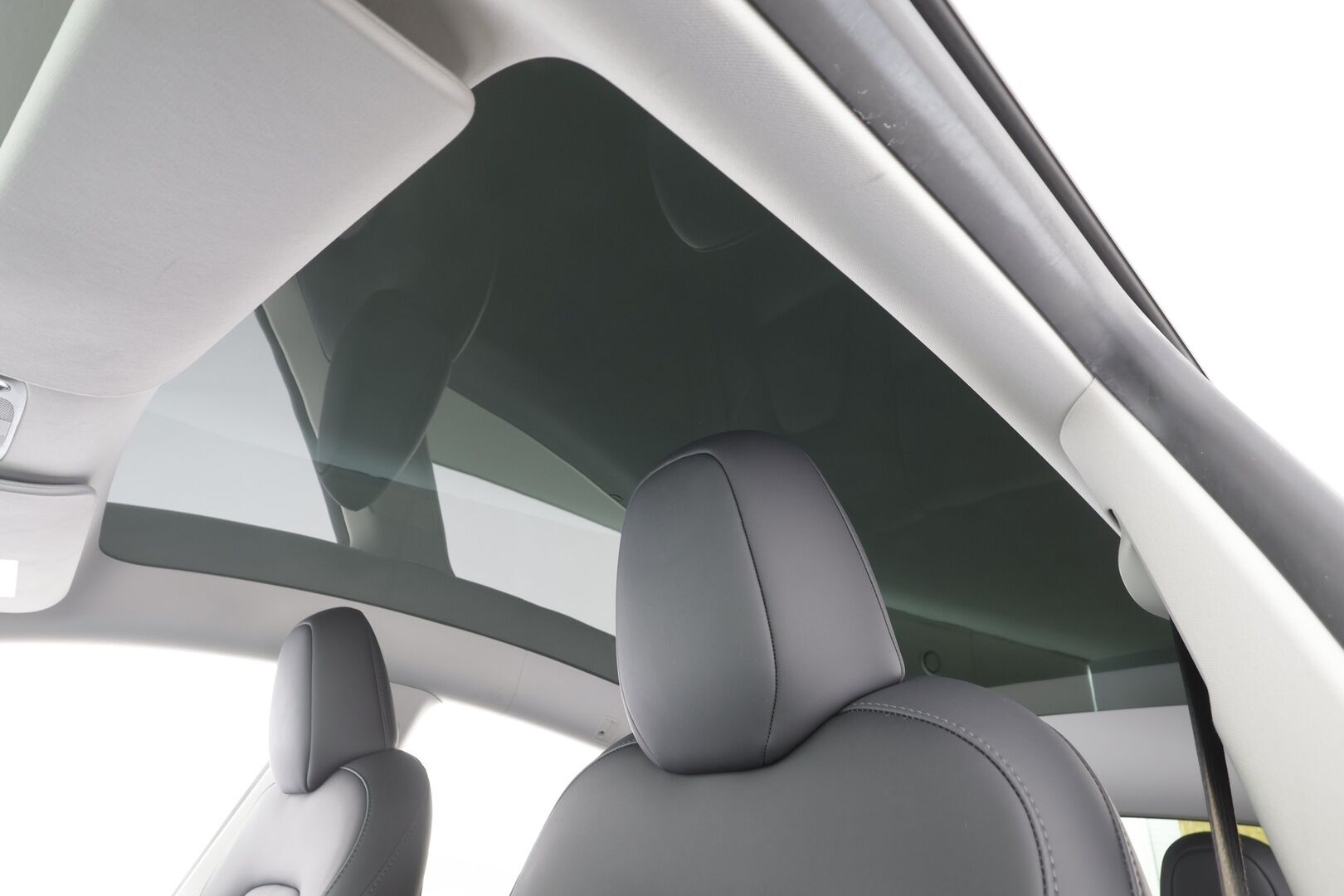 Tesla Model Y 2023 RWD - | ACC | ILP | Koukku | Ryzen | Matrix | Premium Audio | Lasikatto | Nahkasisusta | Muistipenkki | P.kamera | 2x renkaat aluin | 1-om suomiauto |
