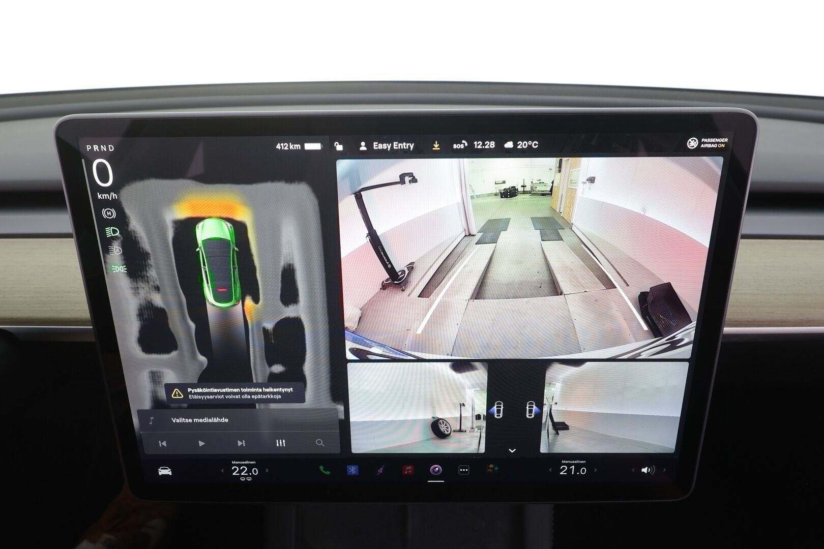 Tesla Model Y 2023 RWD - ACC | ILP | Koukku | Ryzen | Matrix | Premium Audio | Lasikatto | Nahkasisusta | Muistipenkki | P.kamera | 2x renkaat aluin | 1-om suomiauto