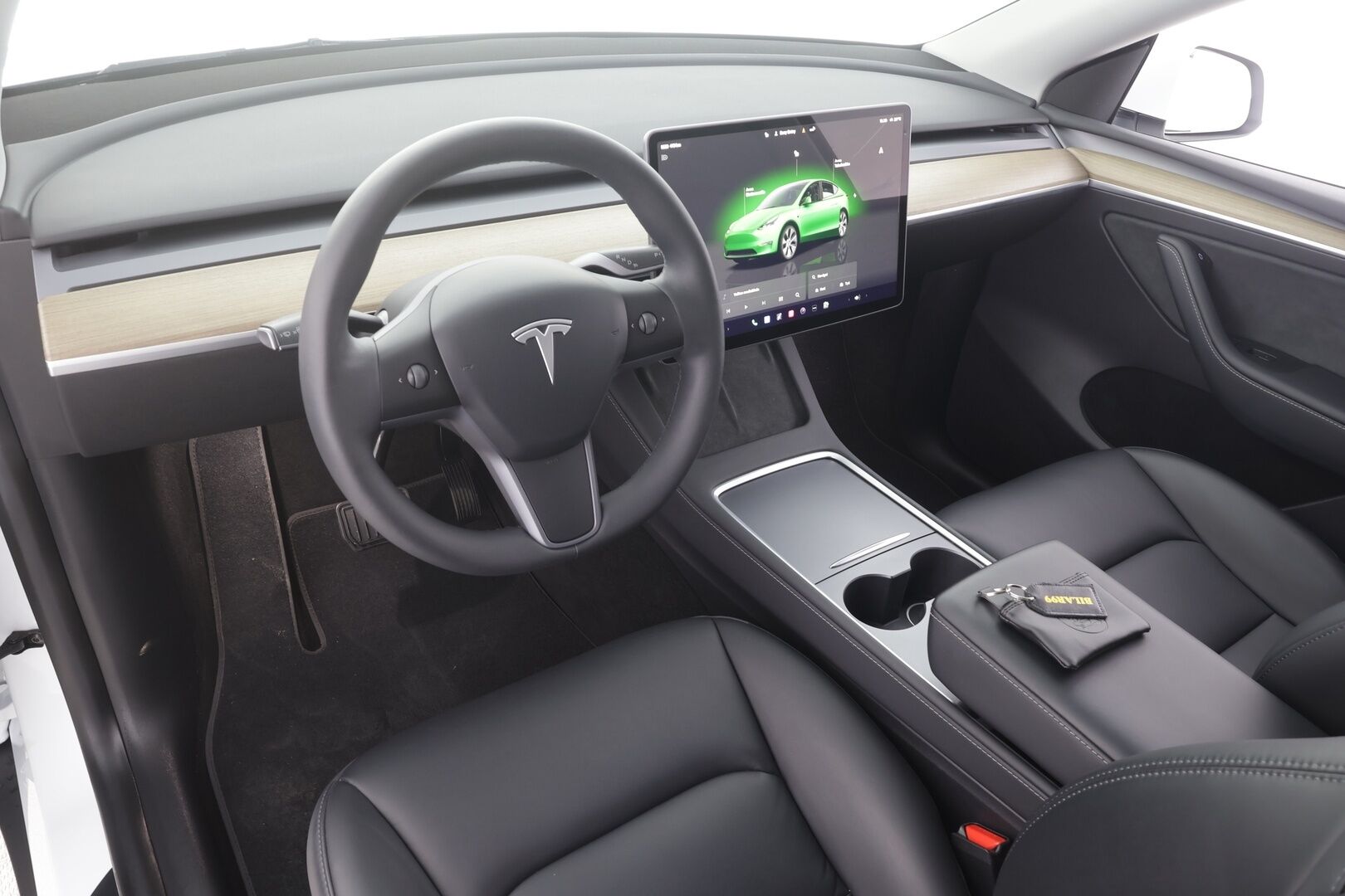 Tesla Model Y 2023 RWD - | ACC | ILP | Koukku | Ryzen | Matrix | Premium Audio | Lasikatto | Nahkasisusta | Muistipenkki | P.kamera | 2x renkaat aluin | 1-om suomiauto |
