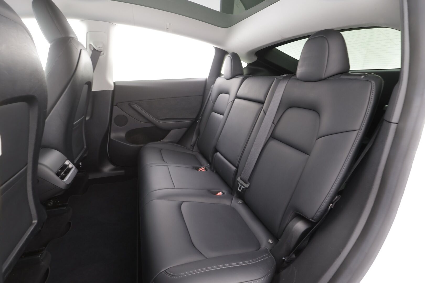 Tesla Model Y 2023 RWD - ACC | ILP | Koukku | Ryzen | Matrix | Premium Audio | Lasikatto | Nahkasisusta | Muistipenkki | P.kamera | 2x renkaat aluin | 1-om suomiauto