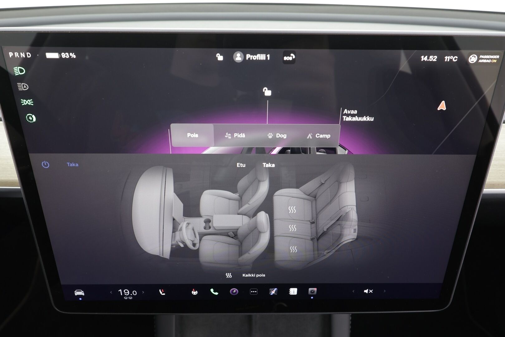 Tesla Model Y 2023 RWD * Koukku / ILP / ACC / Lasikatto / Premium Audio / P.Kamera / Matrix-LED / Muistipenkki / Kaistavahti * - 1-om Suomi-auto / 2x Latauskaapelit / Kahdet renkaat aluvanteilla