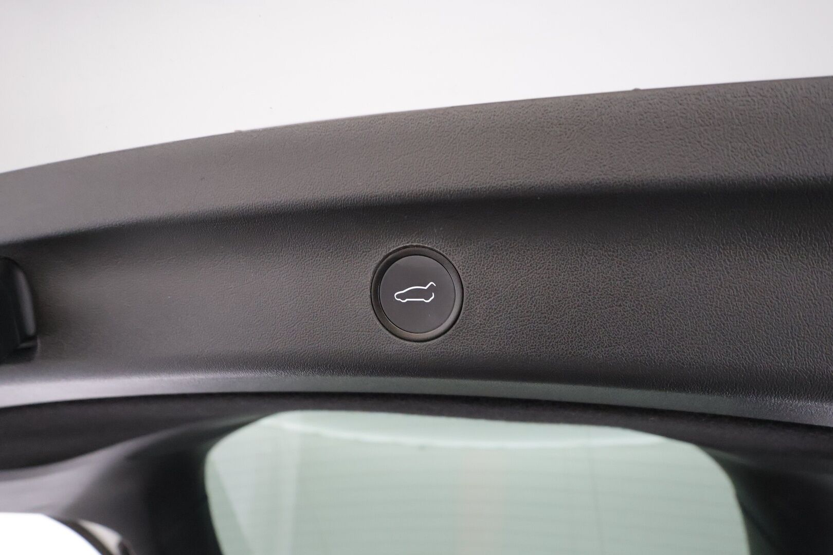 Tesla Model Y 2023 RWD * Koukku / ILP / ACC / Lasikatto / Premium Audio / P.Kamera / Matrix-LED / Muistipenkki / Kaistavahti * - 1-om Suomi-auto / 2x Latauskaapelit / Kahdet renkaat aluvanteilla